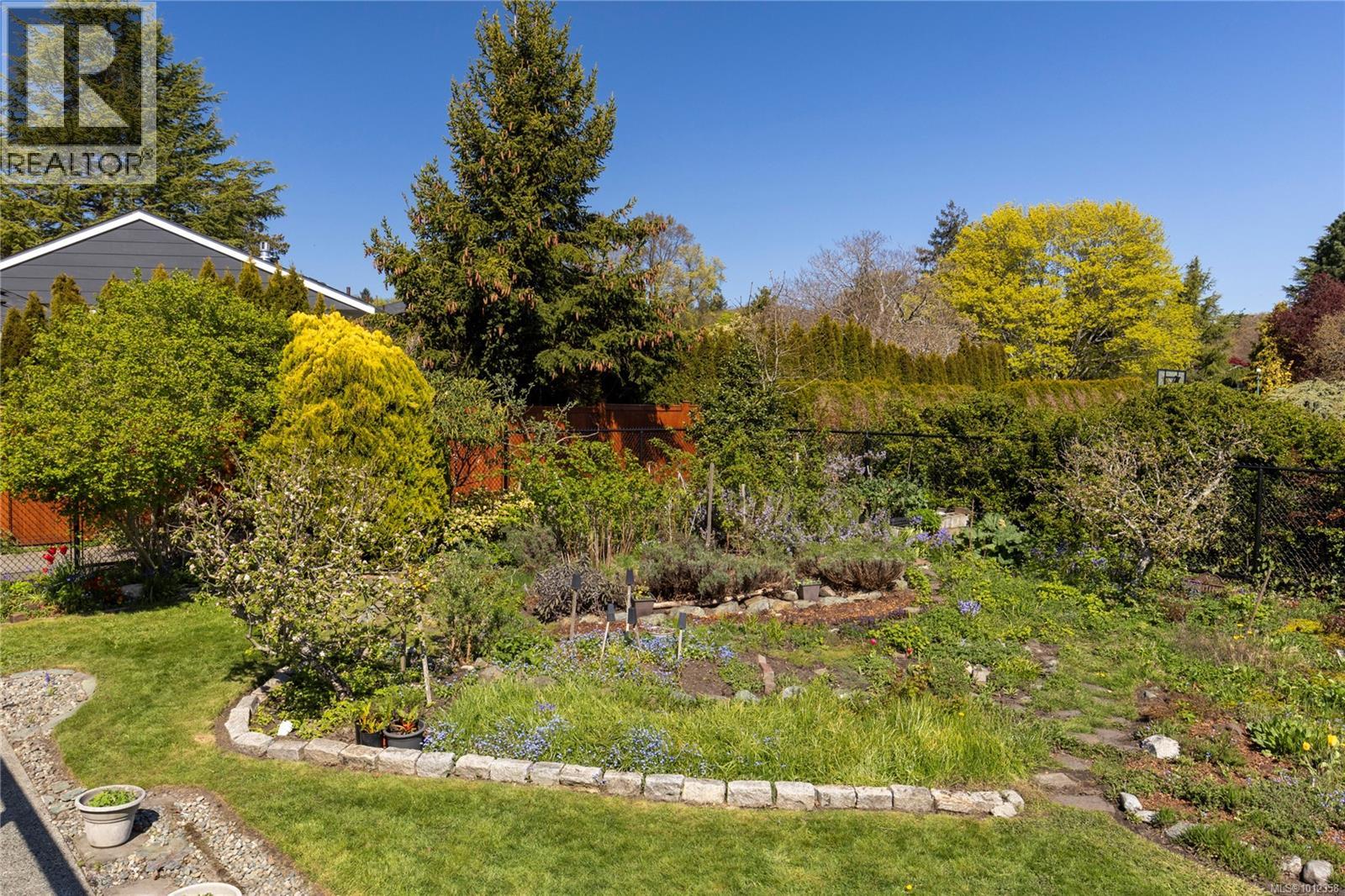 Photo 48 of 2650 Dorset Rd, Oak Bay BC