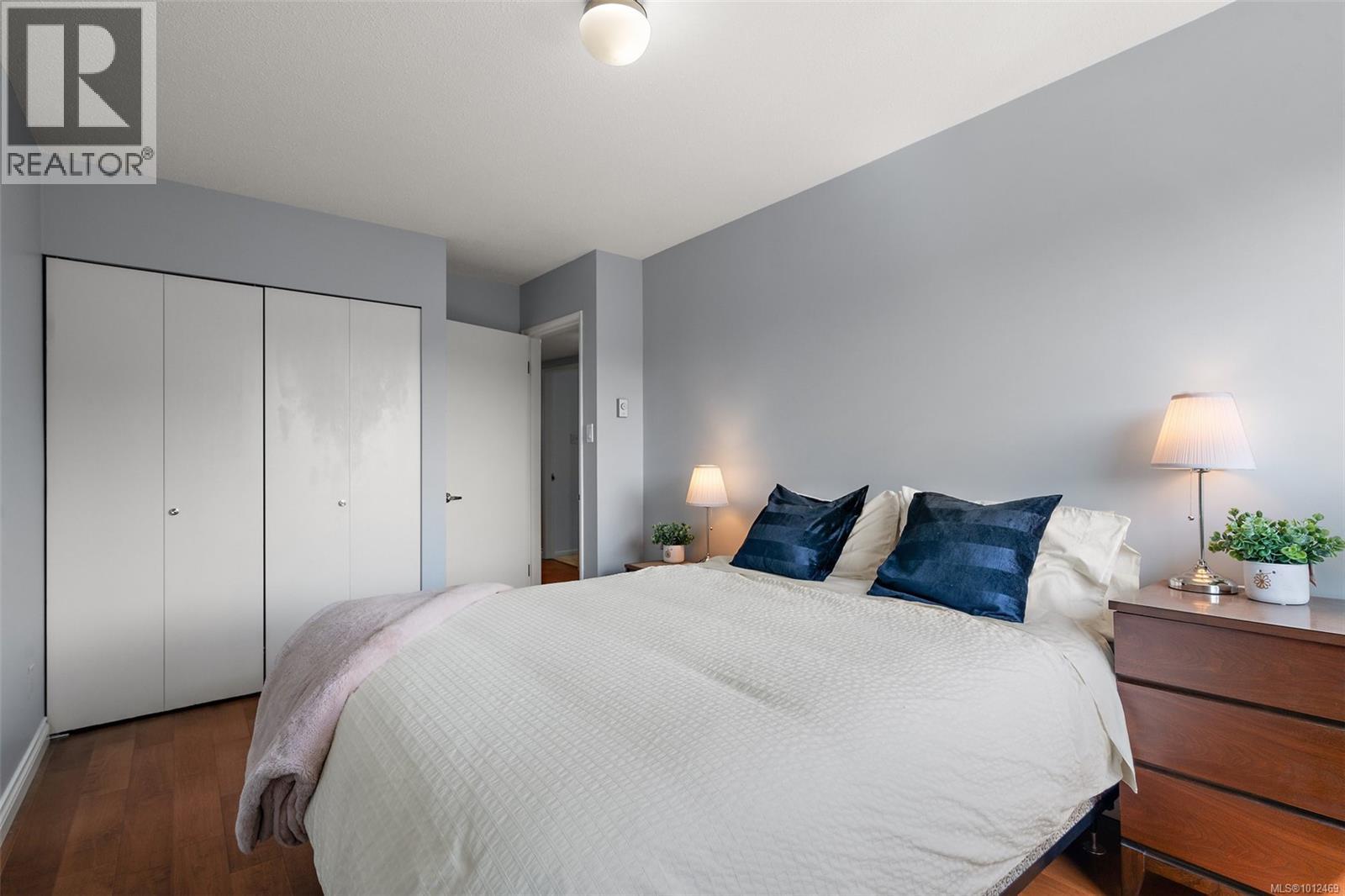 Photo 11 of 404 1151 Oscar St, Victoria BC