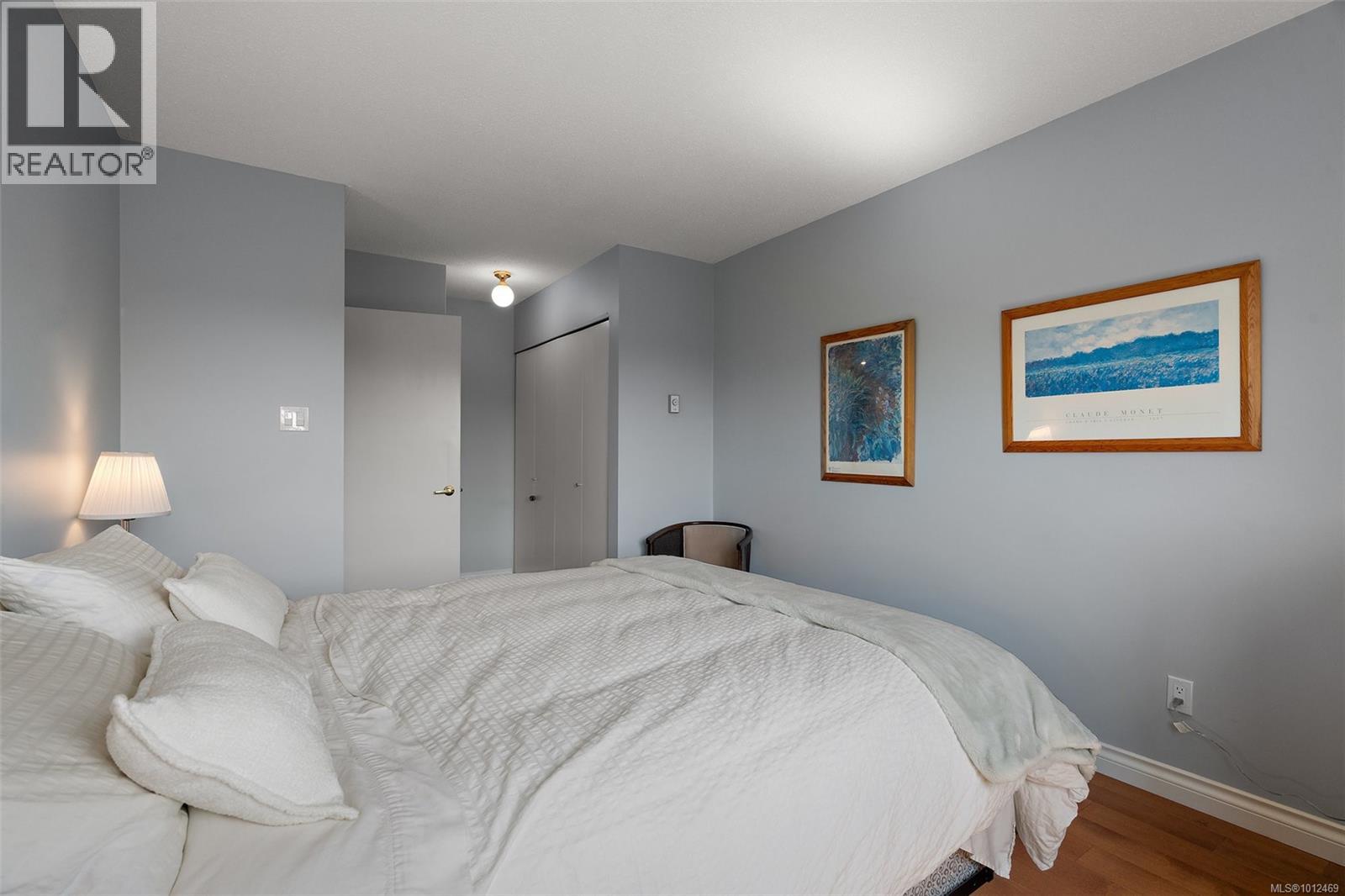 Photo 13 of 404 1151 Oscar St, Victoria BC