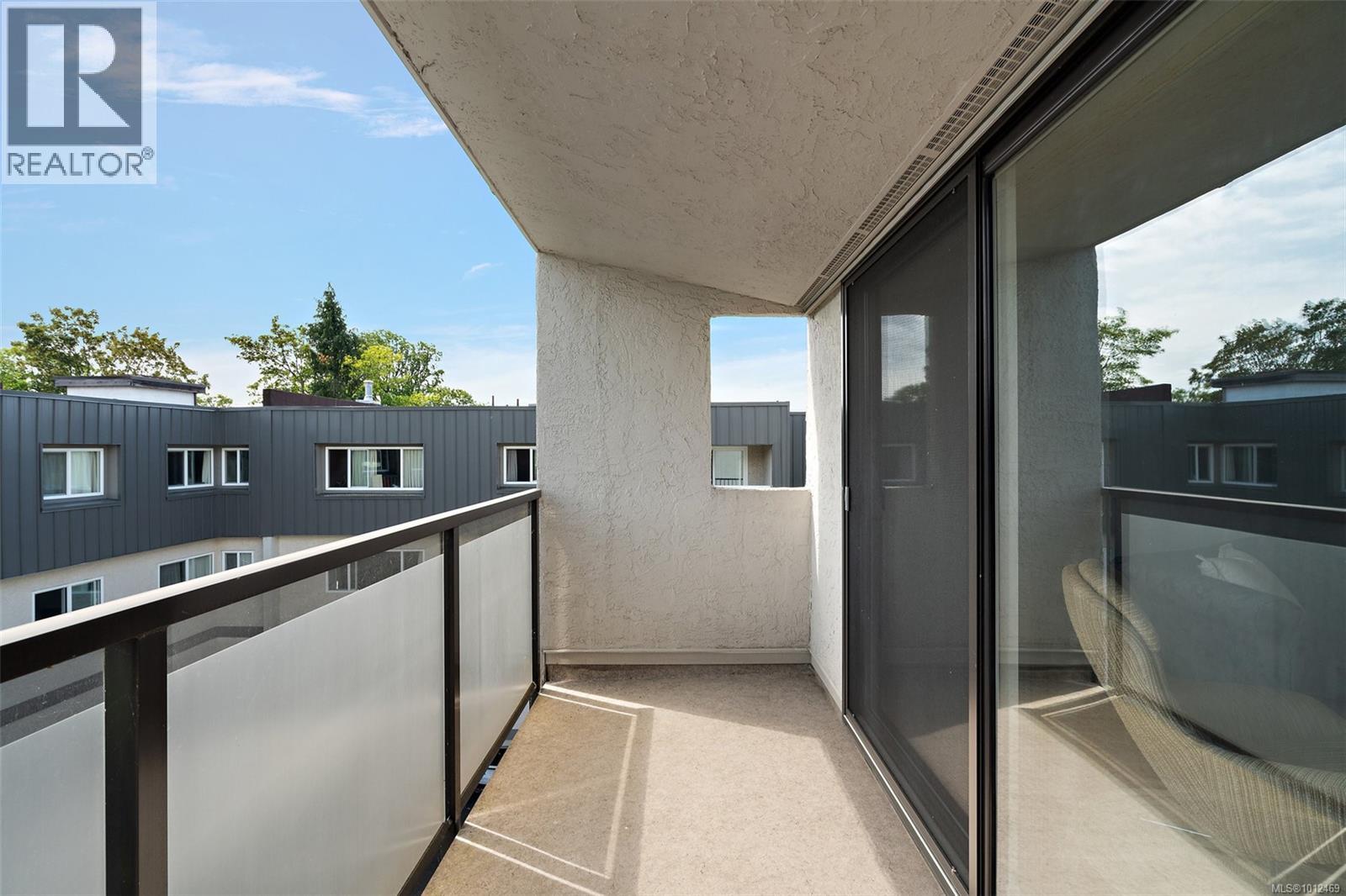 Photo 16 of 404 1151 Oscar St, Victoria BC