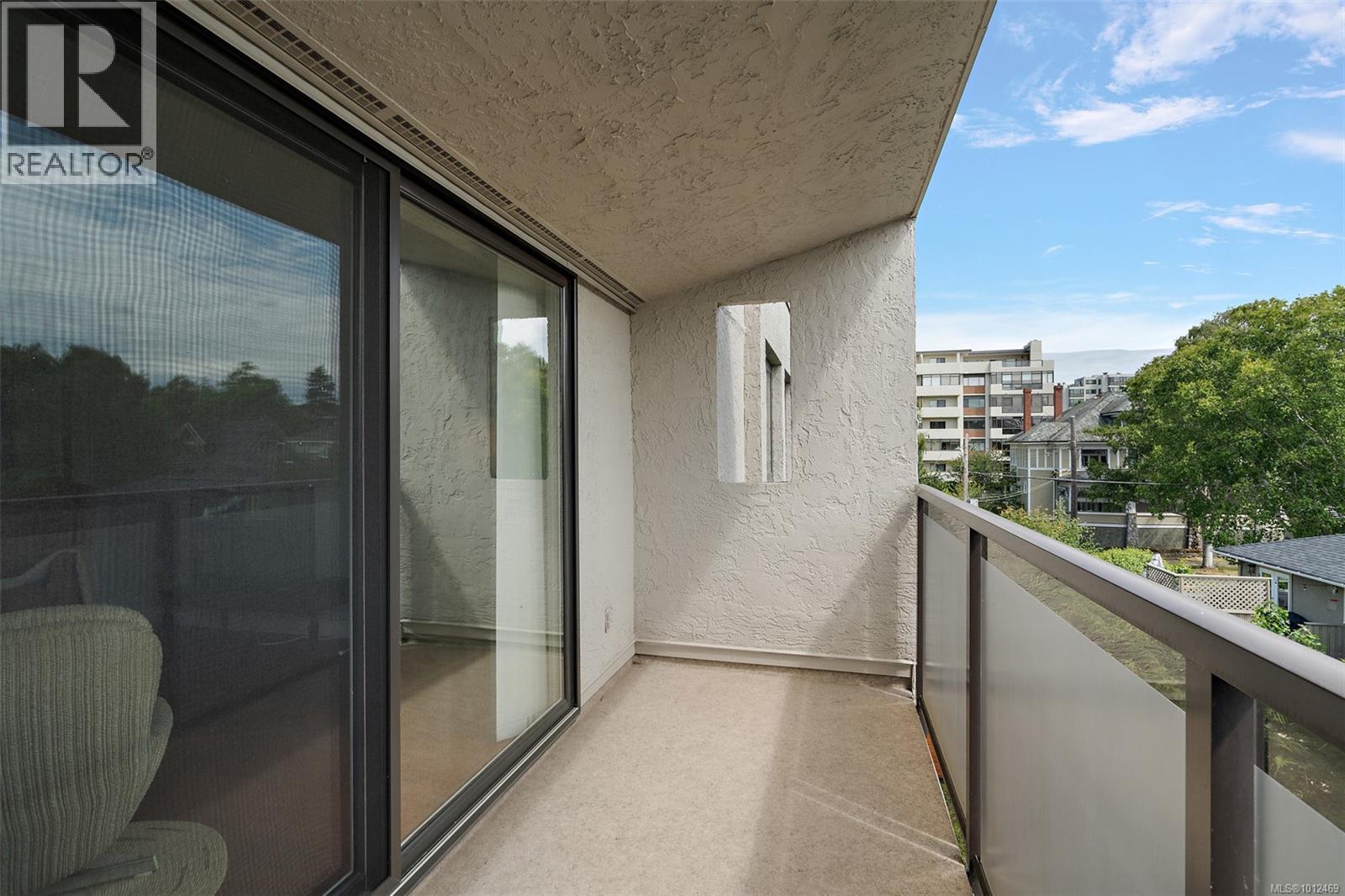 Photo 17 of 404 1151 Oscar St, Victoria BC