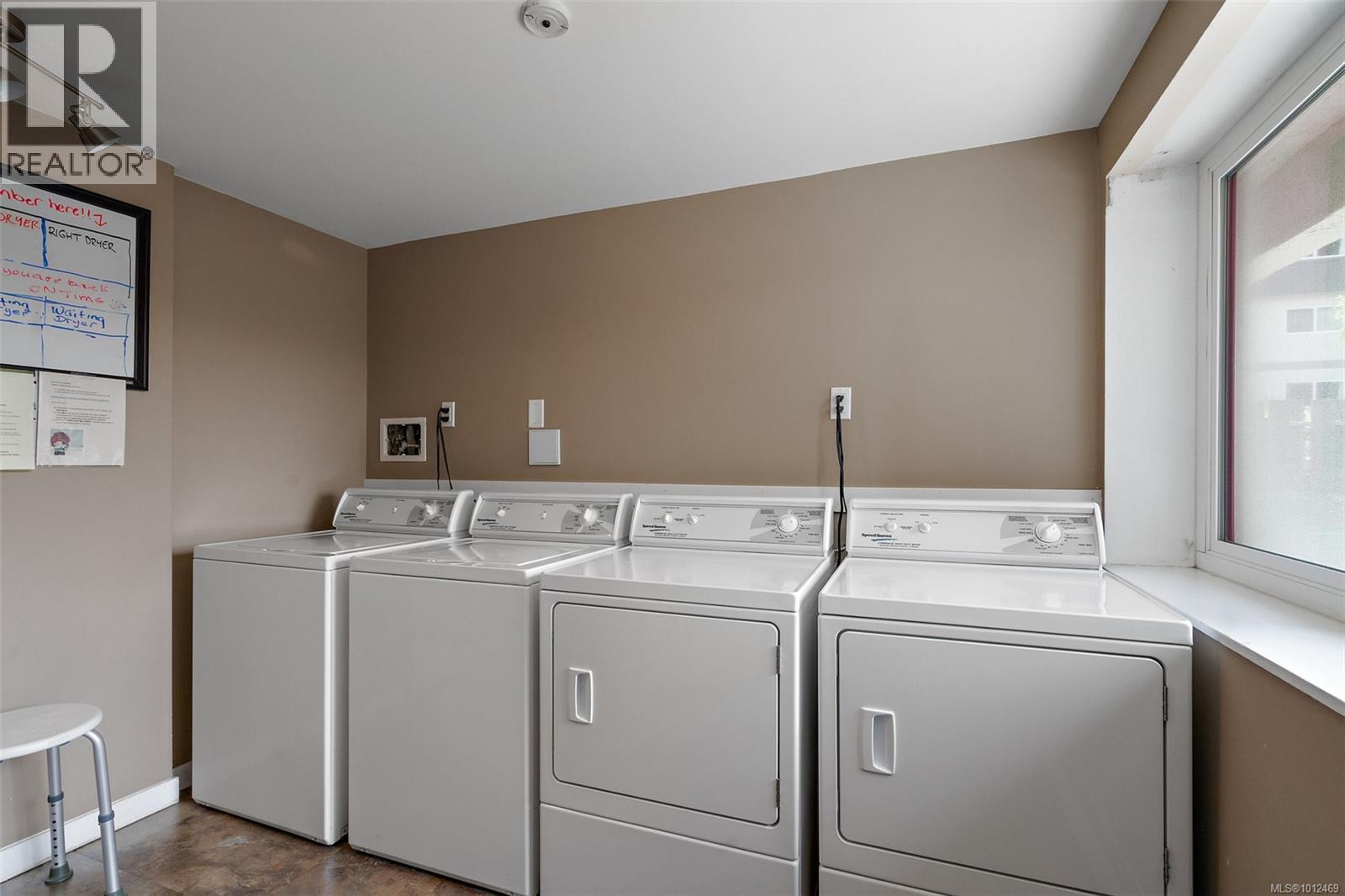 Photo 18 of 404 1151 Oscar St, Victoria BC