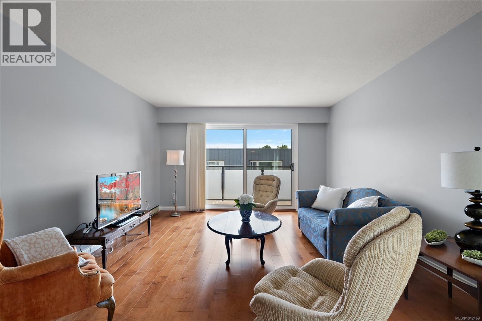Photo 4 of 404 1151 Oscar St, Victoria BC