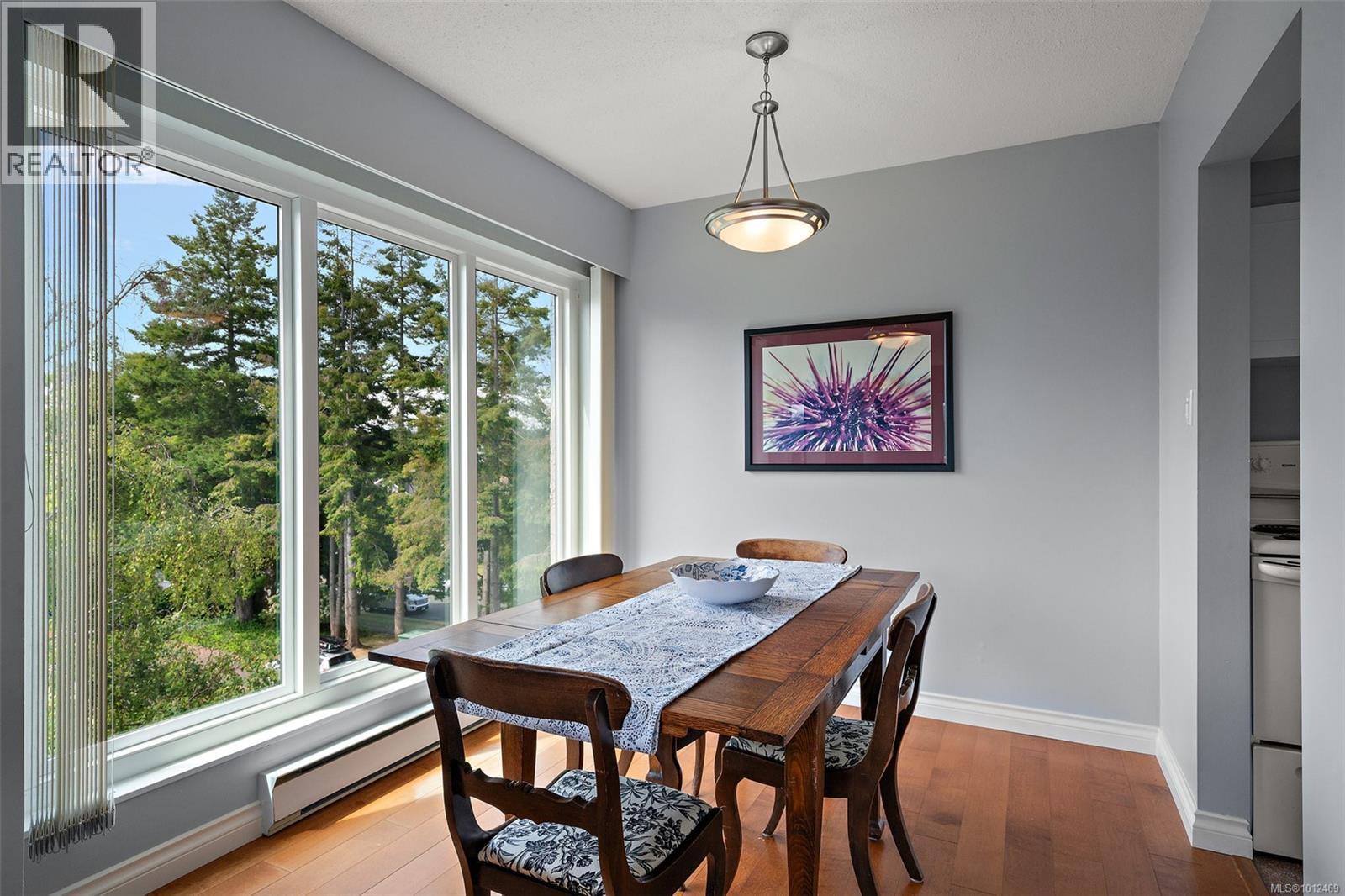 Photo 7 of 404 1151 Oscar St, Victoria BC
