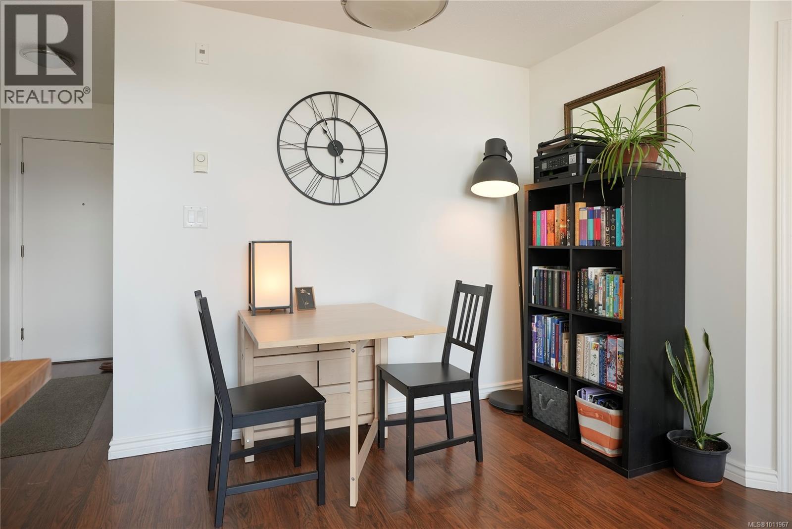 Photo 10 of 407 827 North Park St, Victoria BC