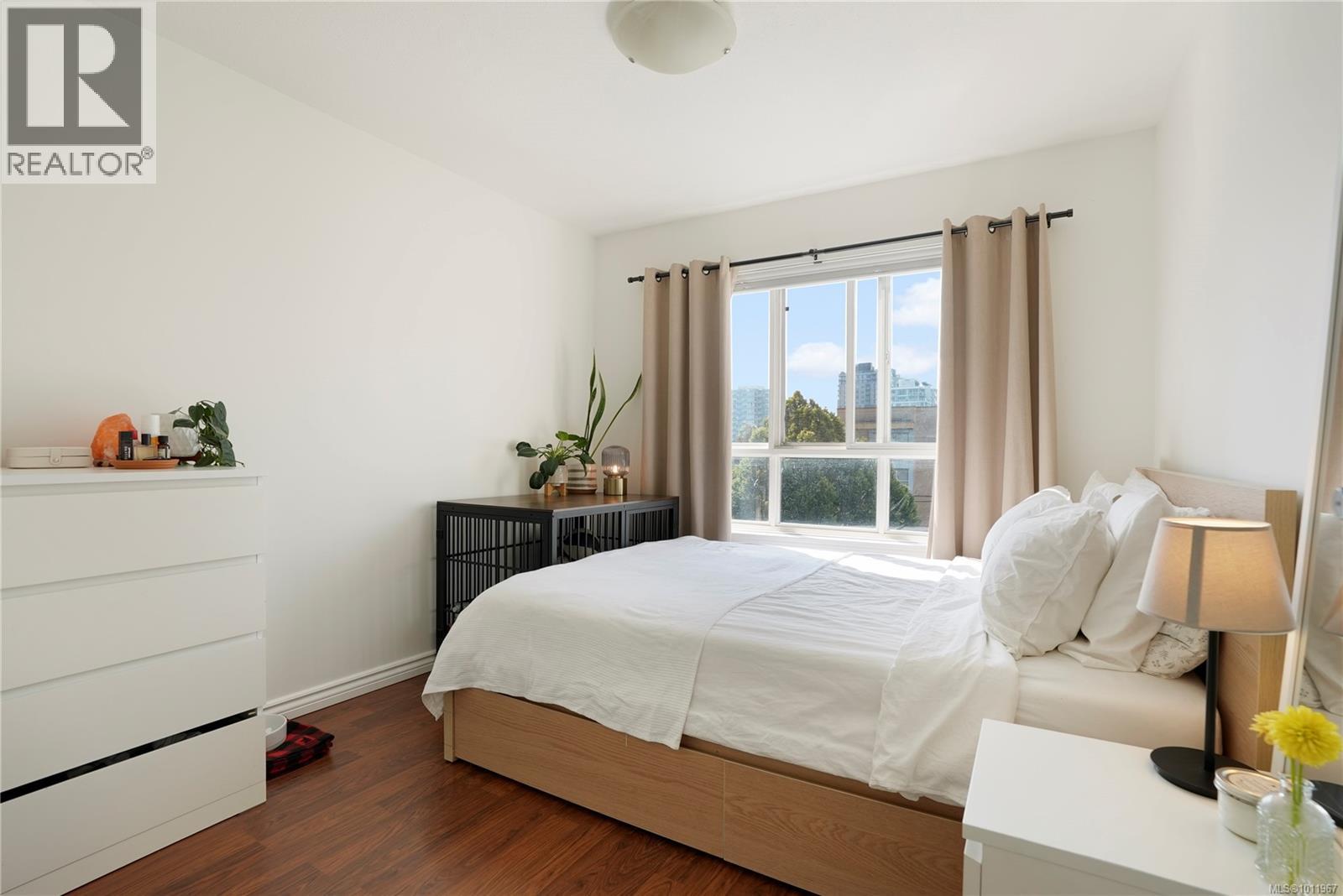 Photo 12 of 407 827 North Park St, Victoria BC