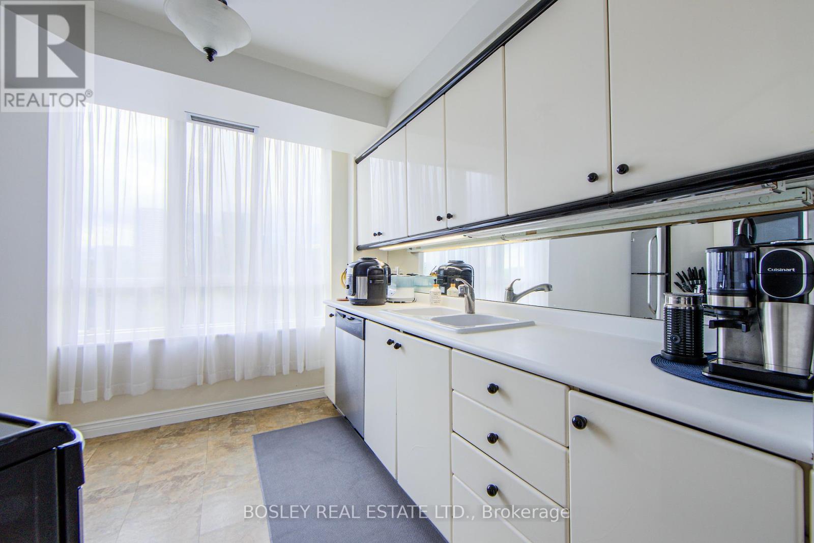 Photo 11 of 310 2285 Lake Shore Boulevard W, Toronto ON