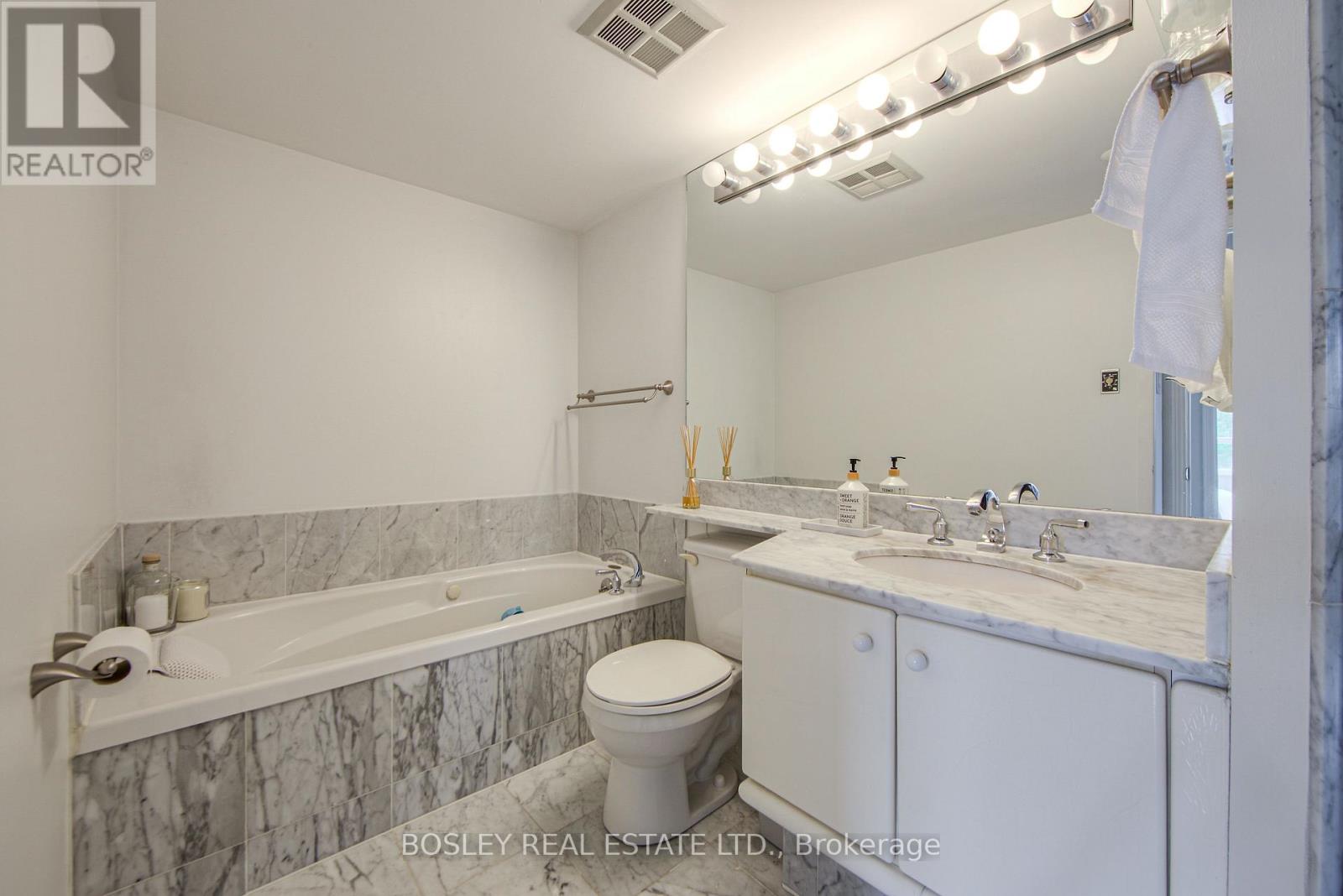 Photo 17 of 310 2285 Lake Shore Boulevard W, Toronto ON