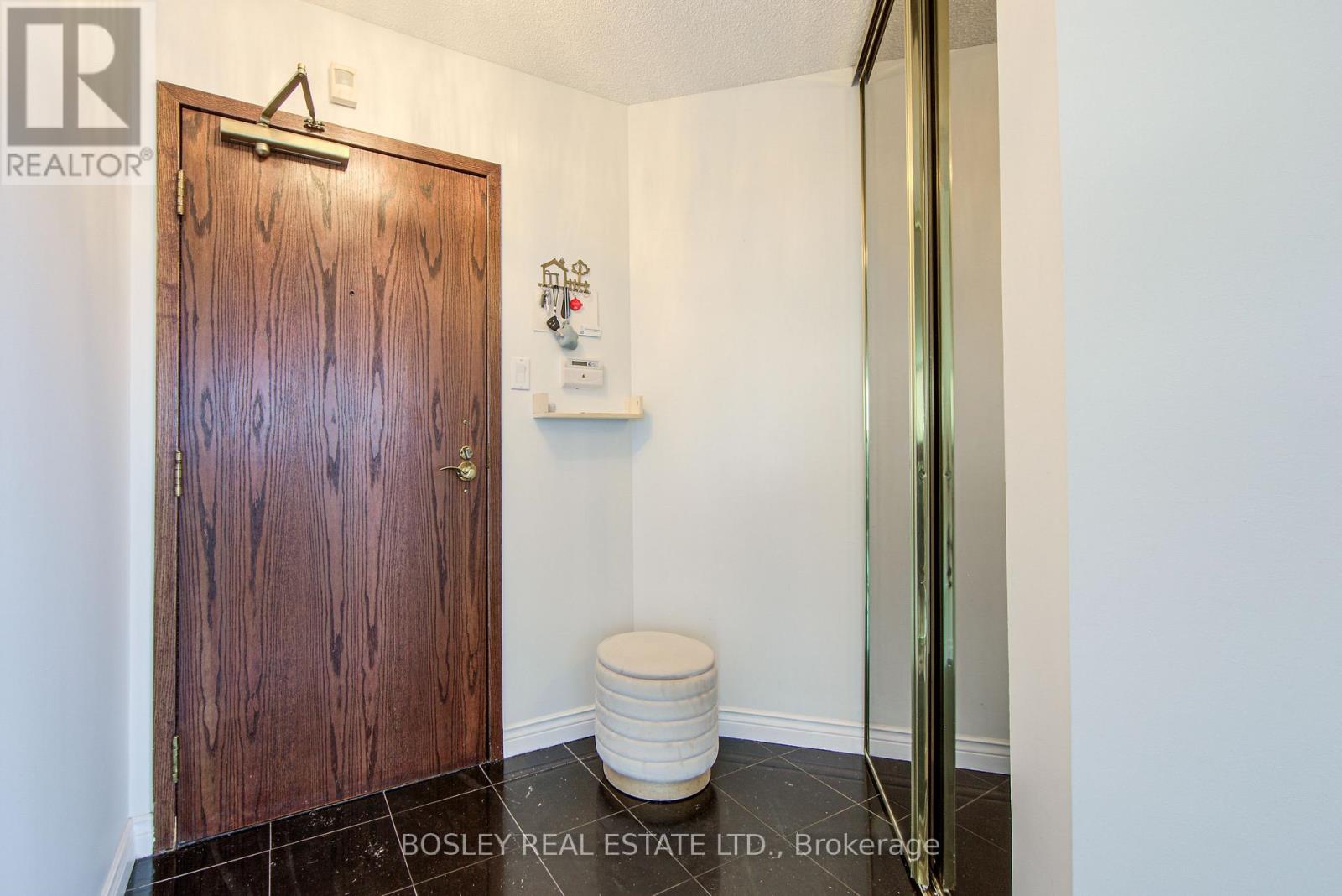 Photo 2 of 310 2285 Lake Shore Boulevard W, Toronto ON