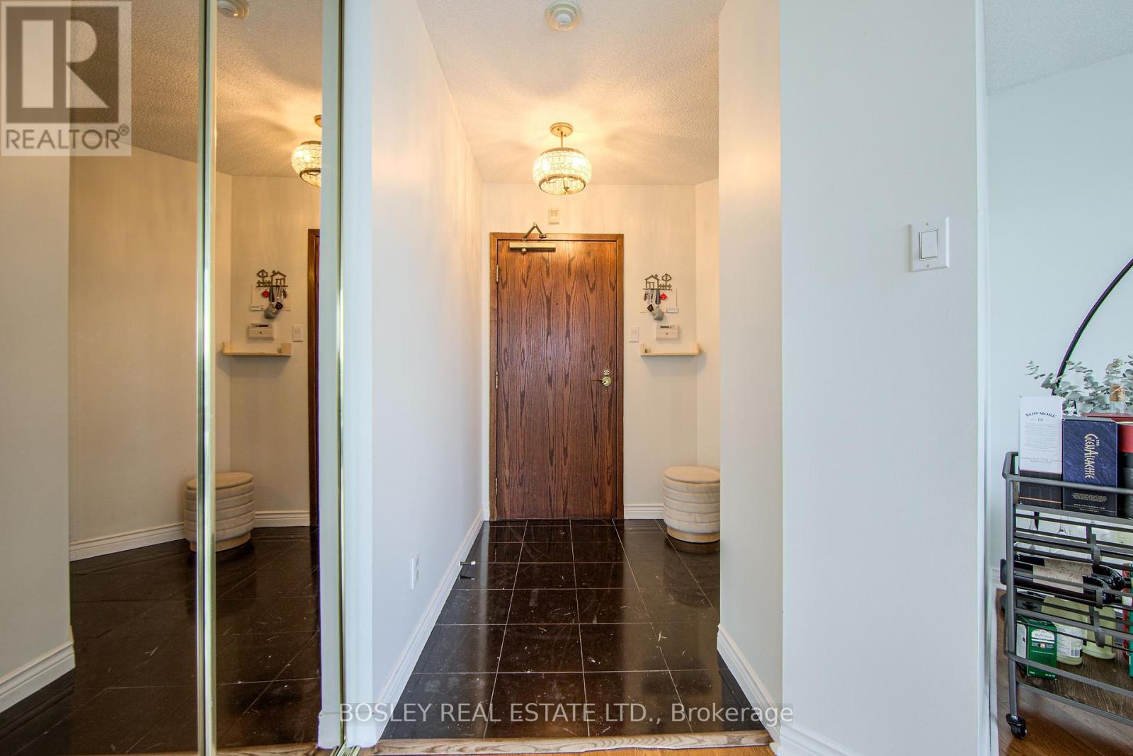 Photo 3 of 310 2285 Lake Shore Boulevard W, Toronto ON