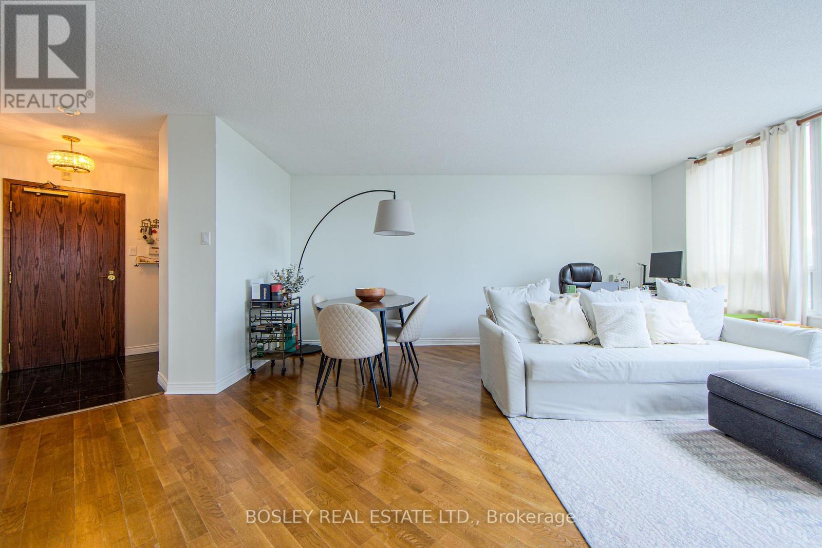 Photo 4 of 310 2285 Lake Shore Boulevard W, Toronto ON