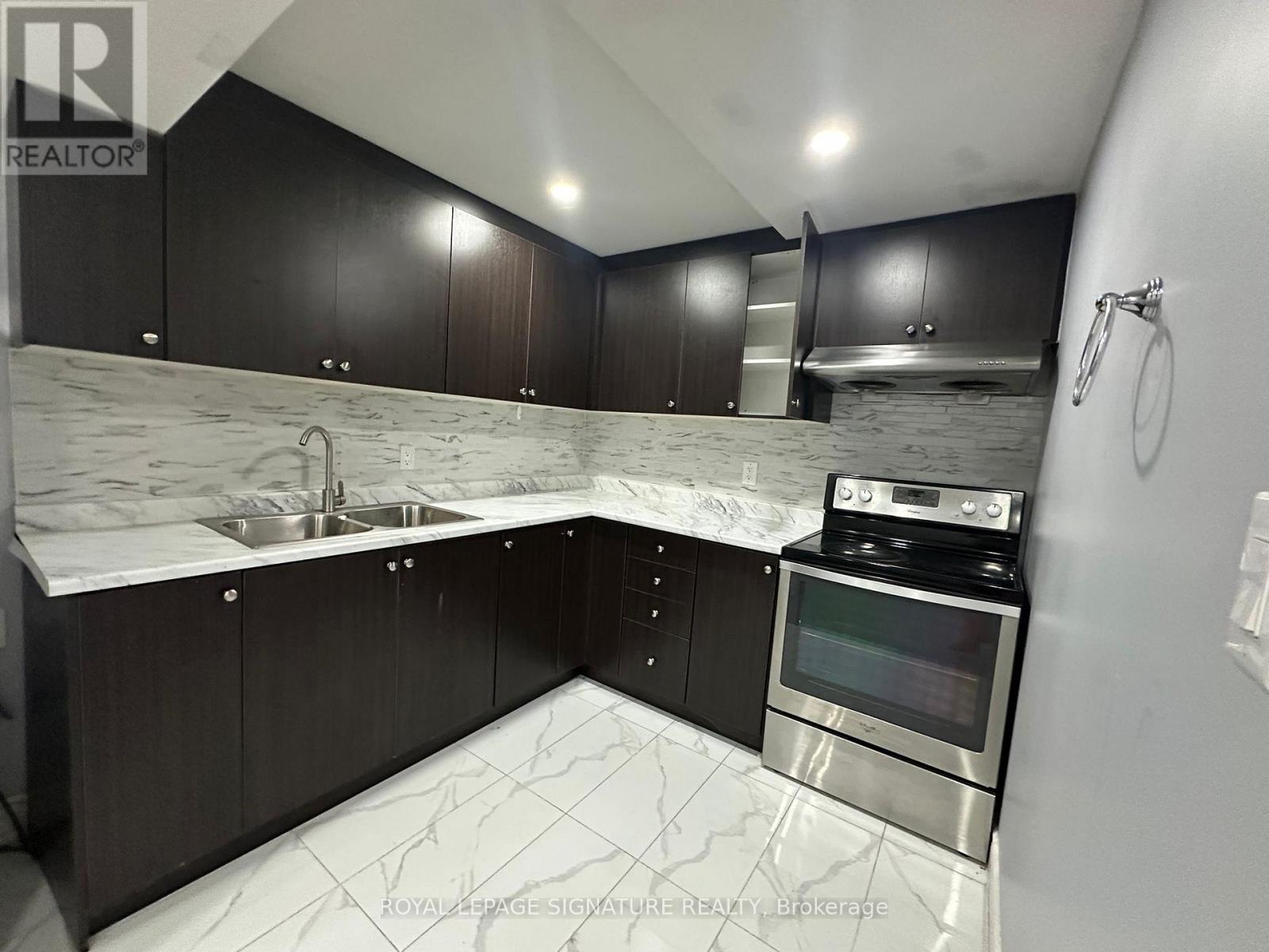 Photo 17 of 115 16 Litchfield Court, Toronto ON