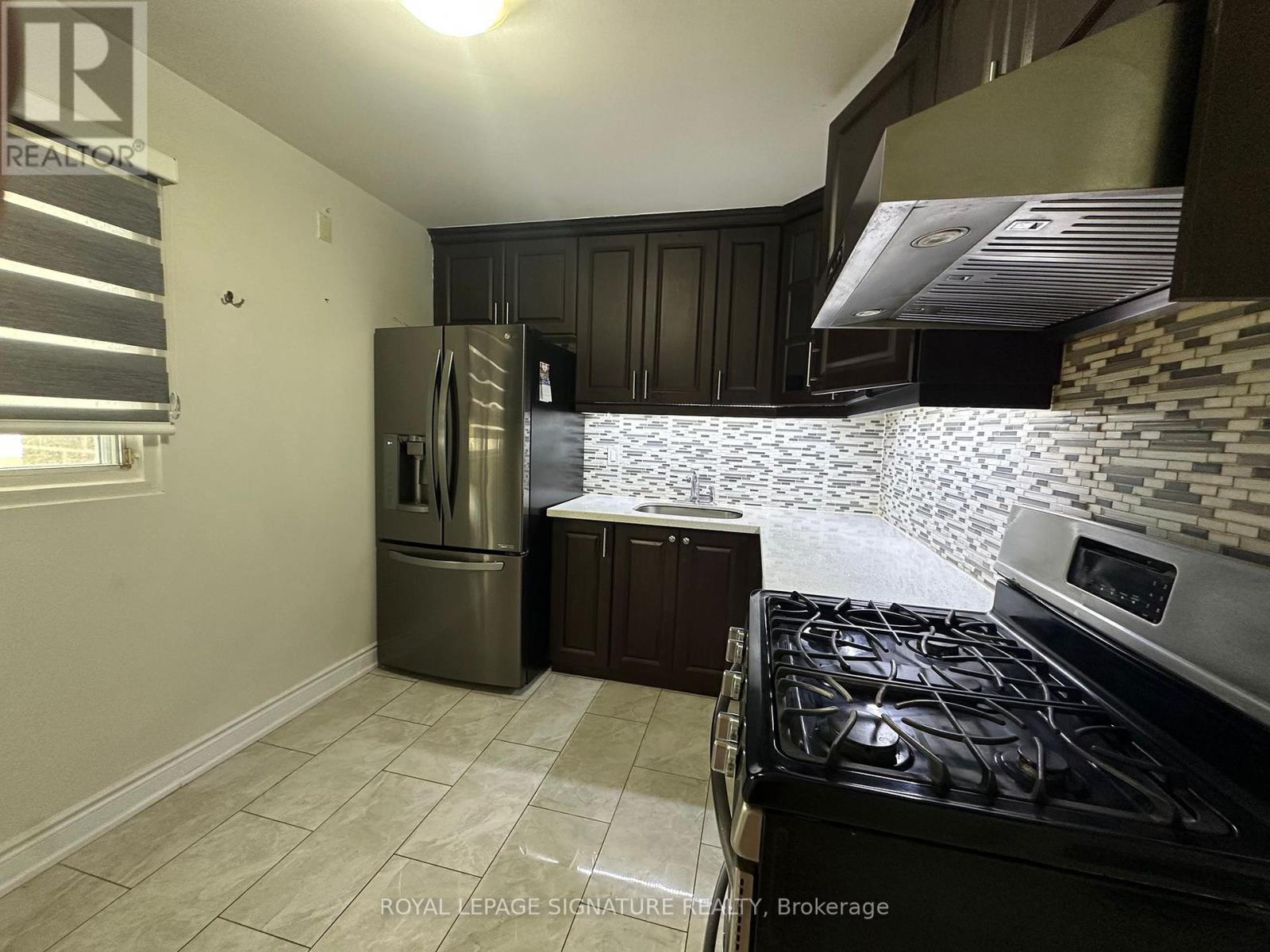 Photo 2 of 115 16 Litchfield Court, Toronto ON