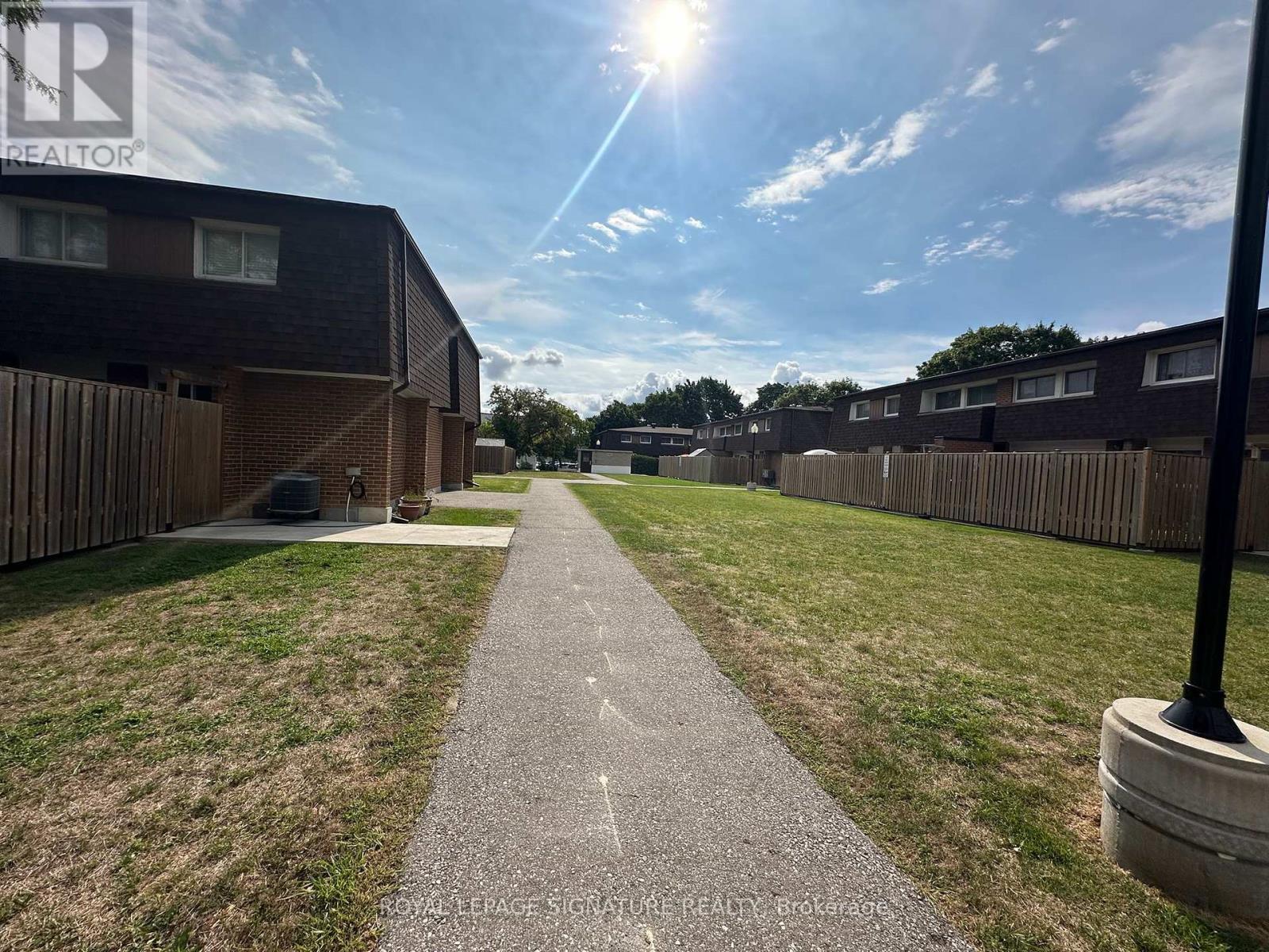 Photo 23 of 115 16 Litchfield Court, Toronto ON