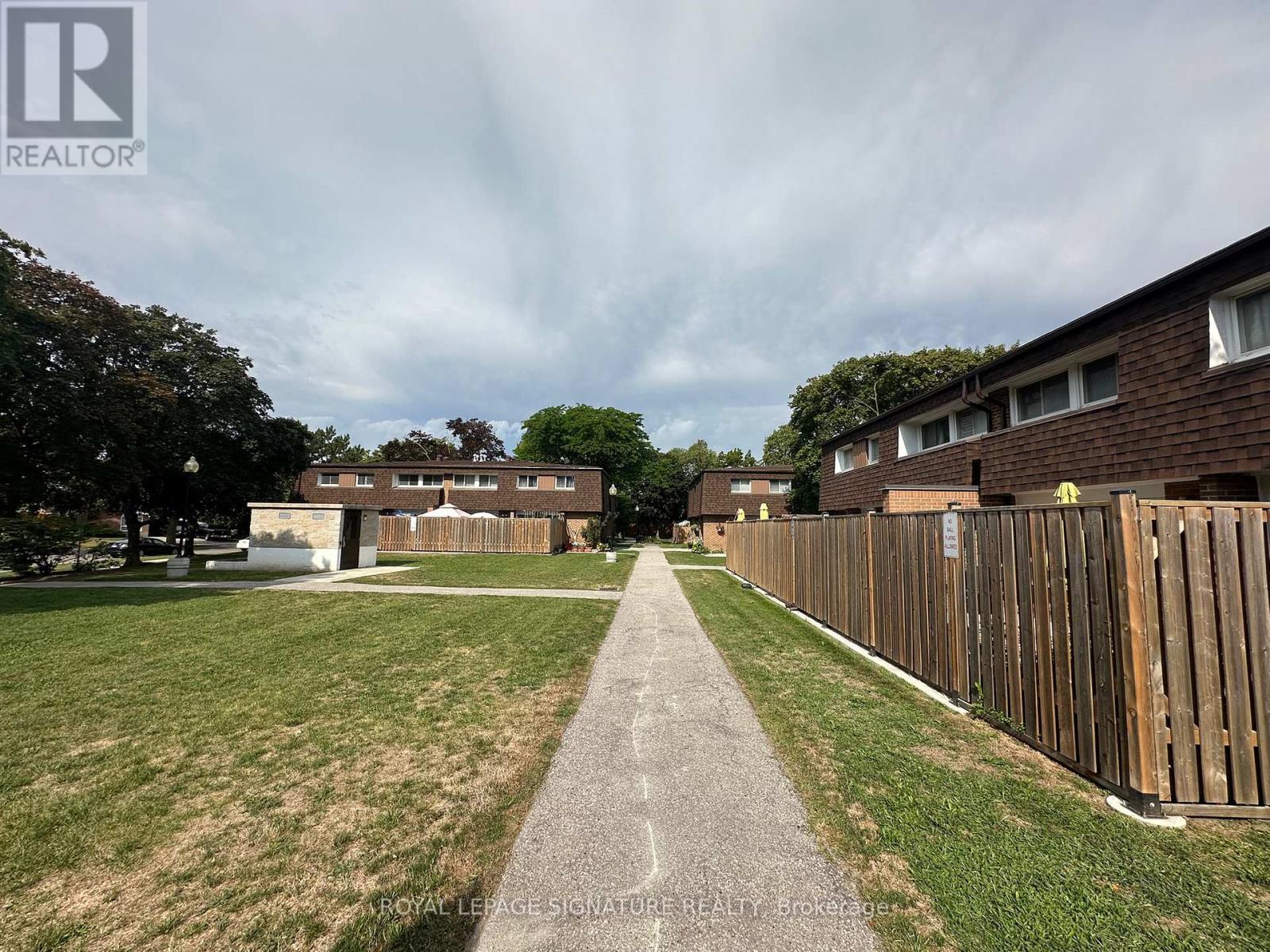 Photo 24 of 115 16 Litchfield Court, Toronto ON