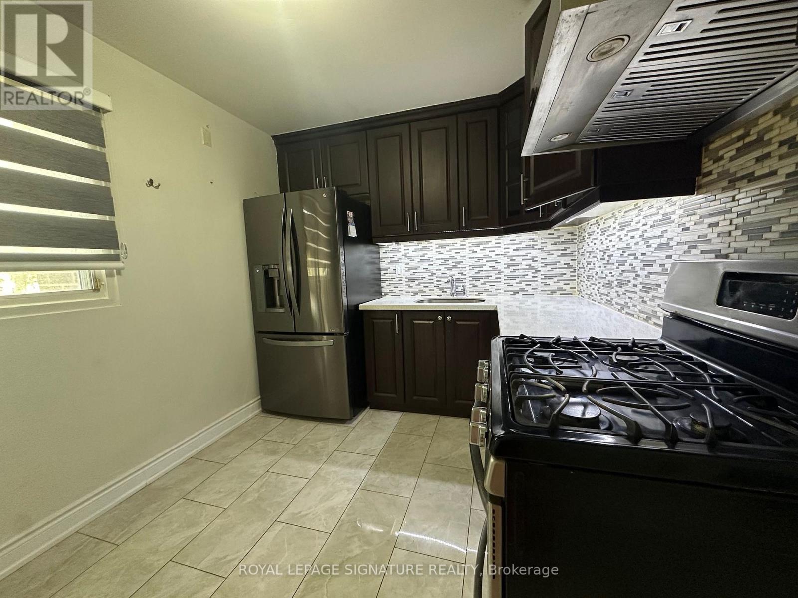 Photo 3 of 115 16 Litchfield Court, Toronto ON