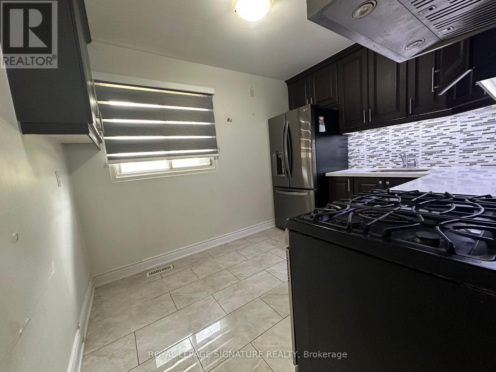 Photo 4 of 115 16 Litchfield Court, Toronto ON