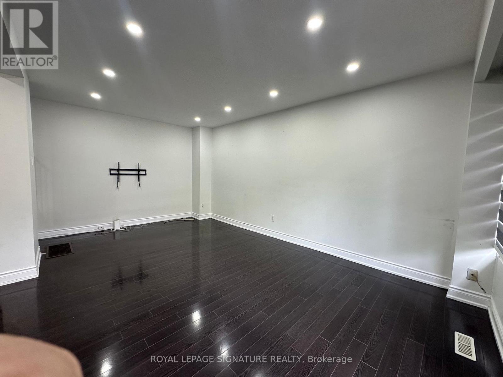 Photo 8 of 115 16 Litchfield Court, Toronto ON