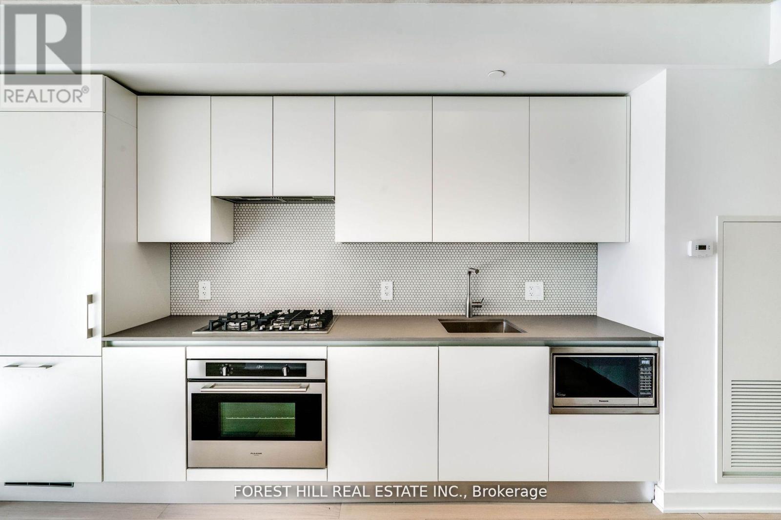 Photo 12 of 401 2720 Dundas Street W, Toronto ON