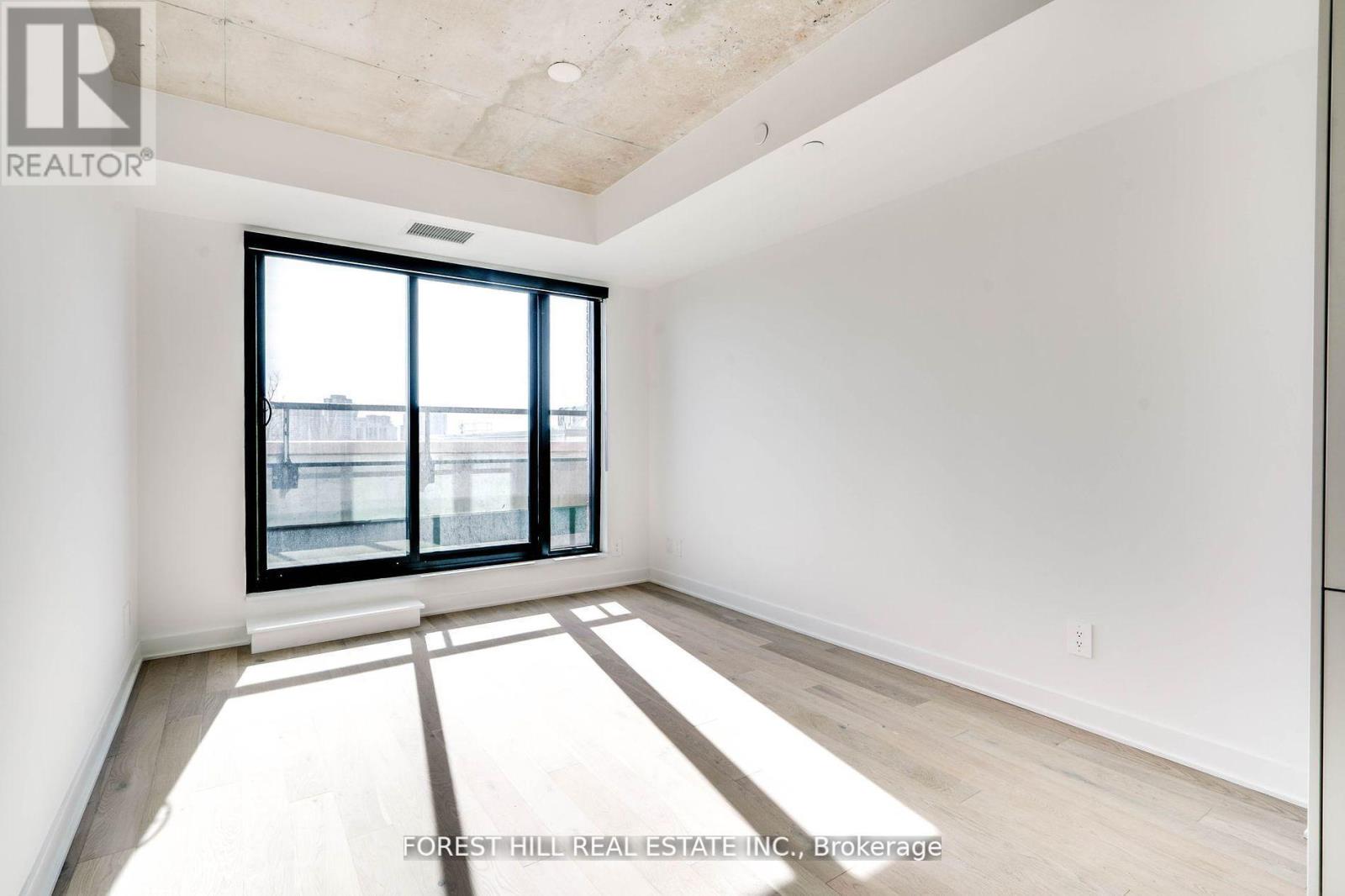Photo 14 of 401 2720 Dundas Street W, Toronto ON