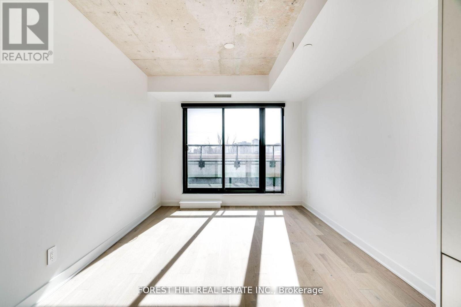 Photo 15 of 401 2720 Dundas Street W, Toronto ON