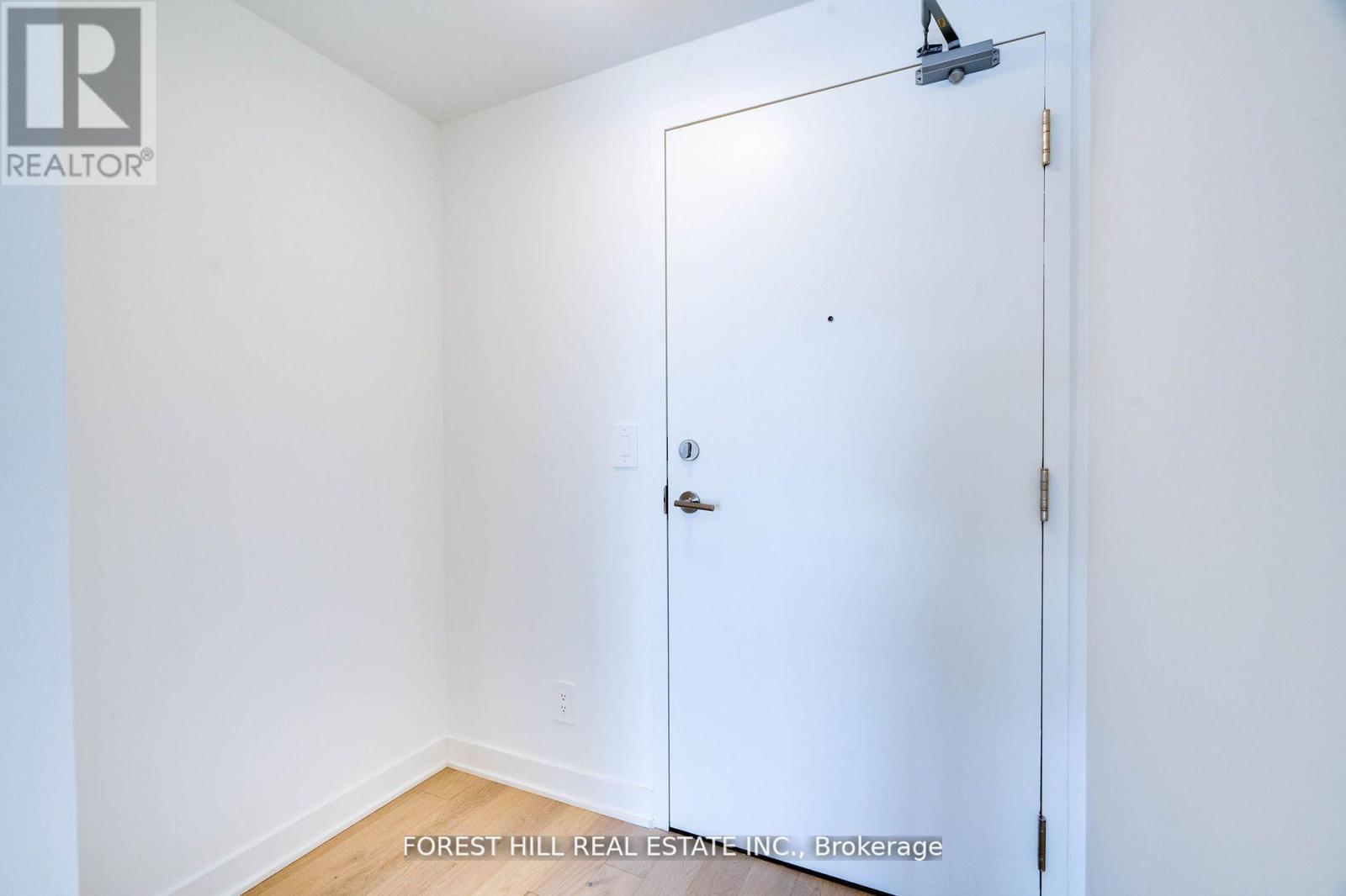 Photo 3 of 401 2720 Dundas Street W, Toronto ON