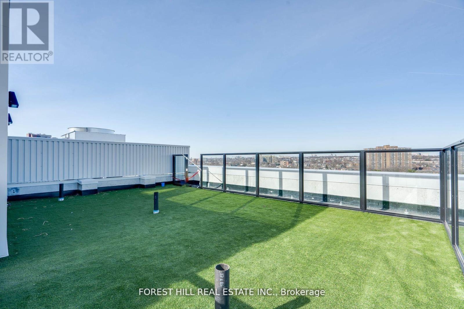 Photo 34 of 401 2720 Dundas Street W, Toronto ON