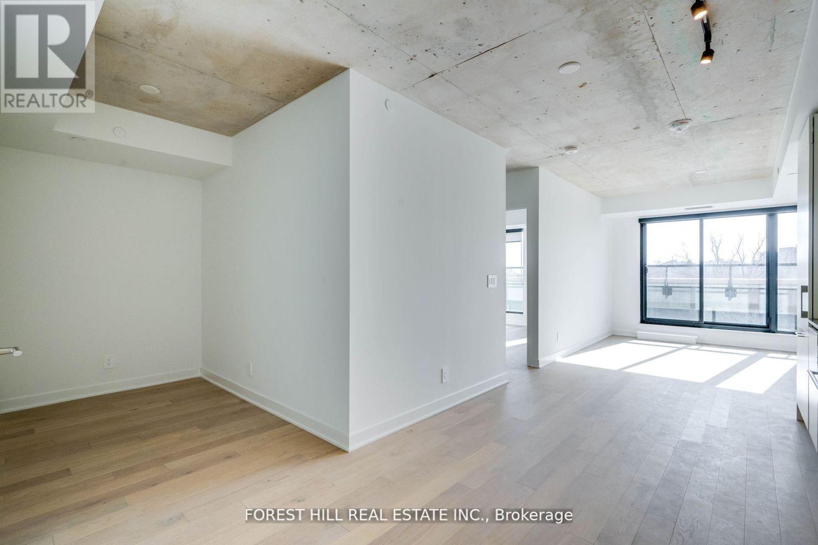 Photo 6 of 401 2720 Dundas Street W, Toronto ON