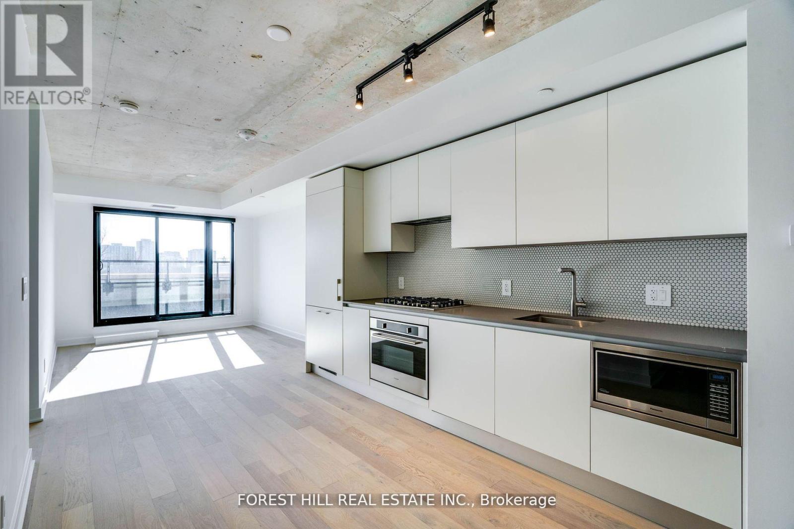 Photo 8 of 401 2720 Dundas Street W, Toronto ON