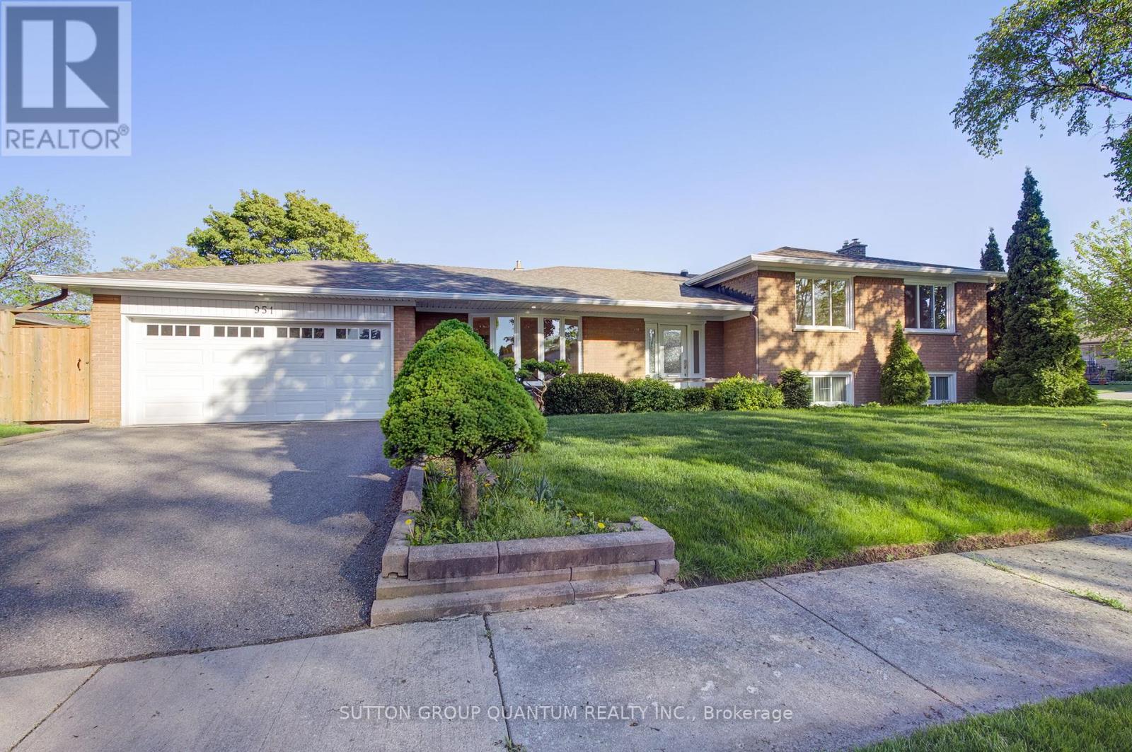 Photo 1 of 951 Streamway Crescent, Mississauga ON