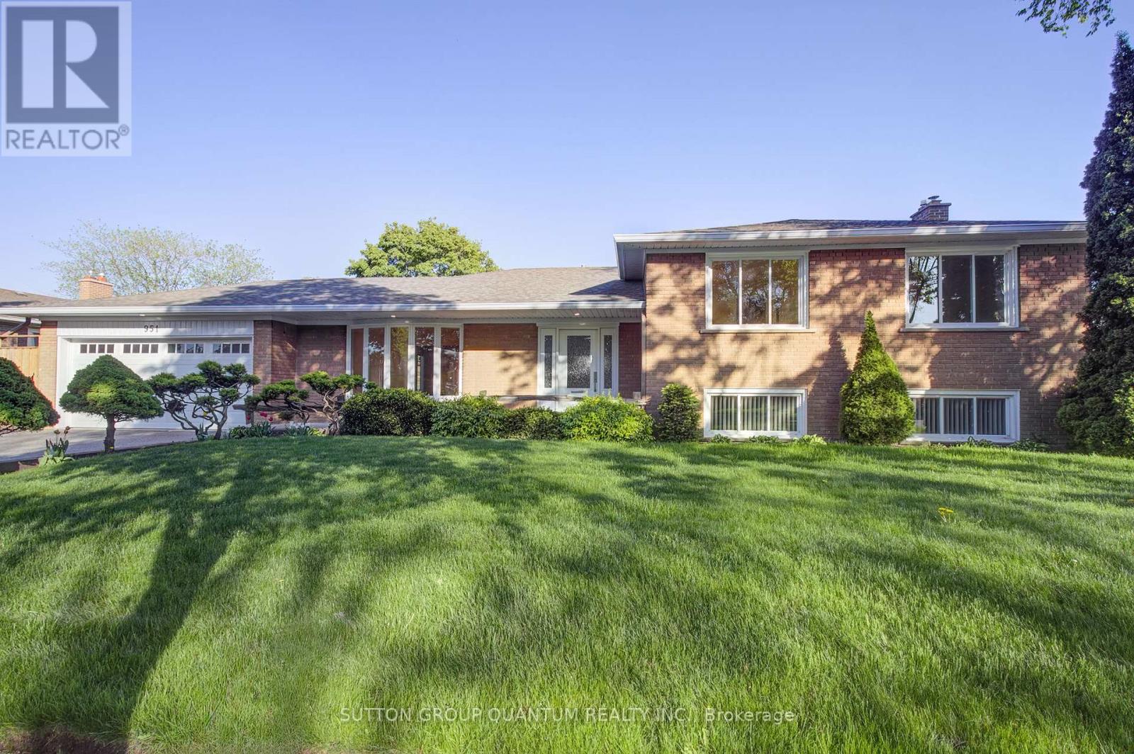 Photo 2 of 951 Streamway Crescent, Mississauga ON
