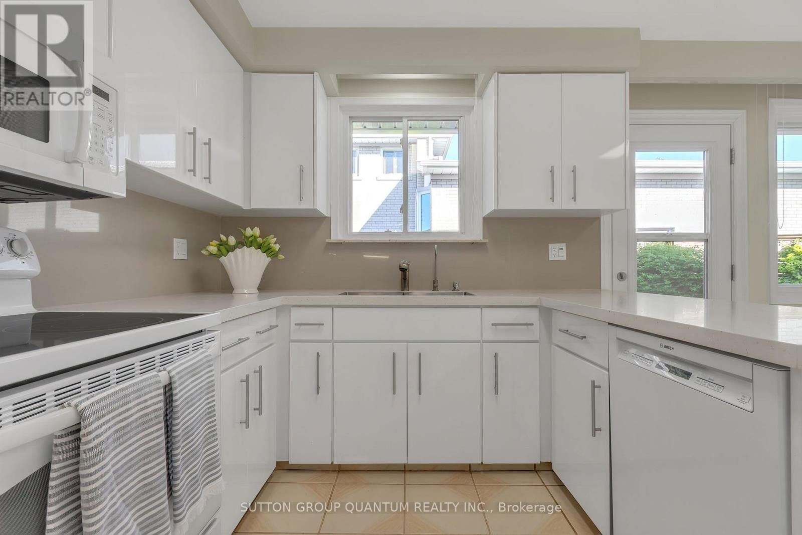 Photo 21 of 951 Streamway Crescent, Mississauga ON