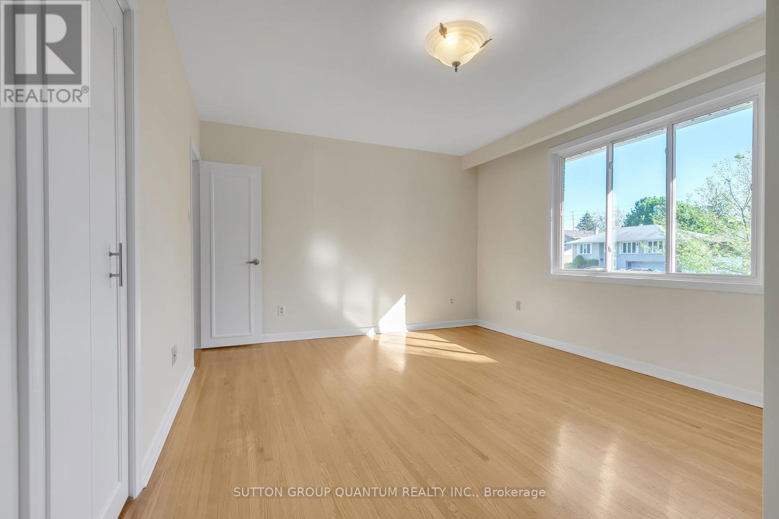 Photo 24 of 951 Streamway Crescent, Mississauga ON