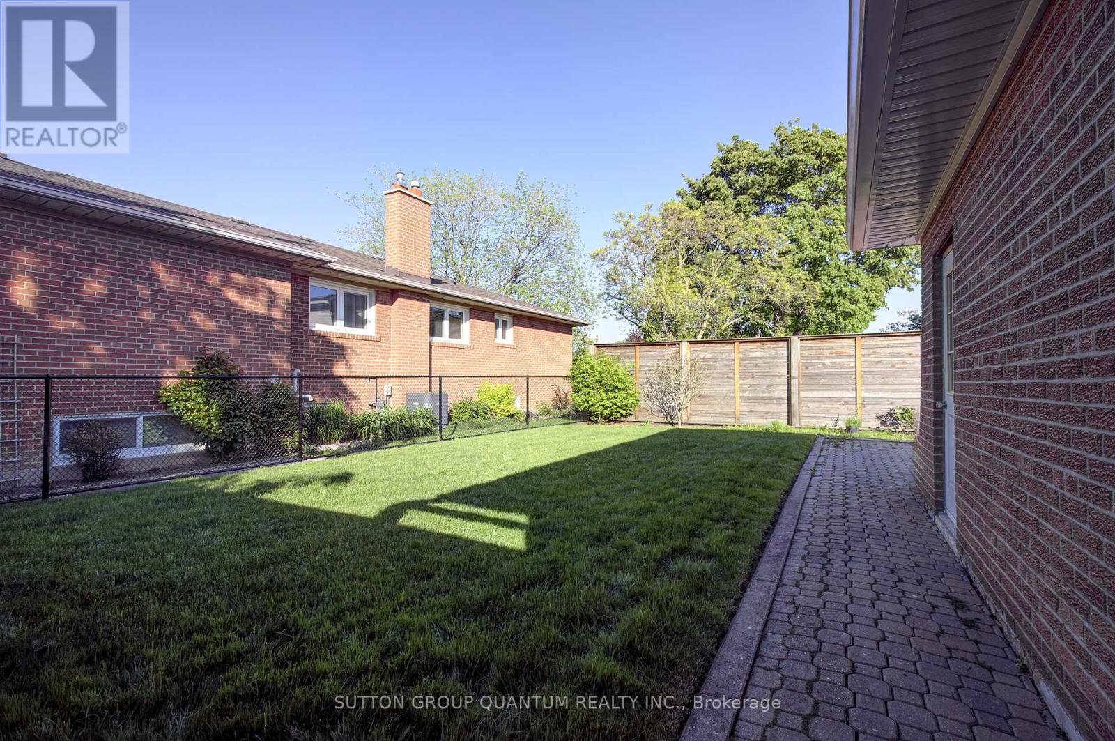 Photo 42 of 951 Streamway Crescent, Mississauga ON