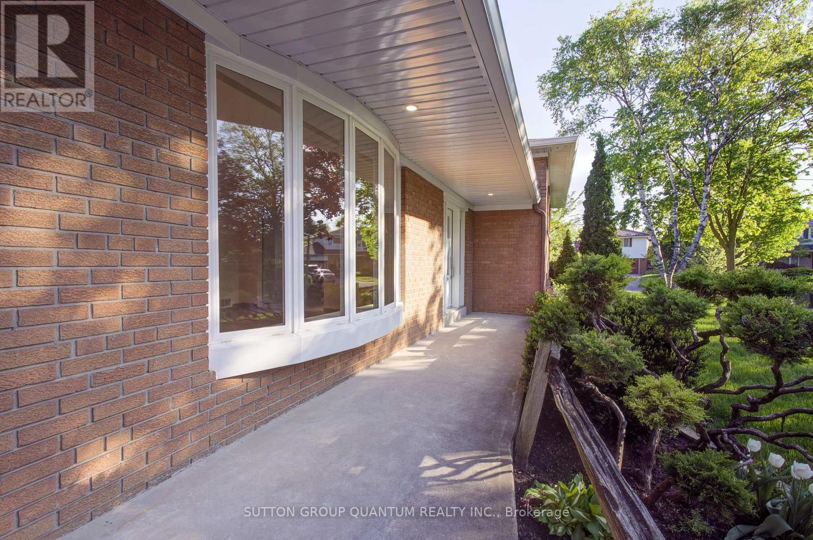 Photo 5 of 951 Streamway Crescent, Mississauga ON
