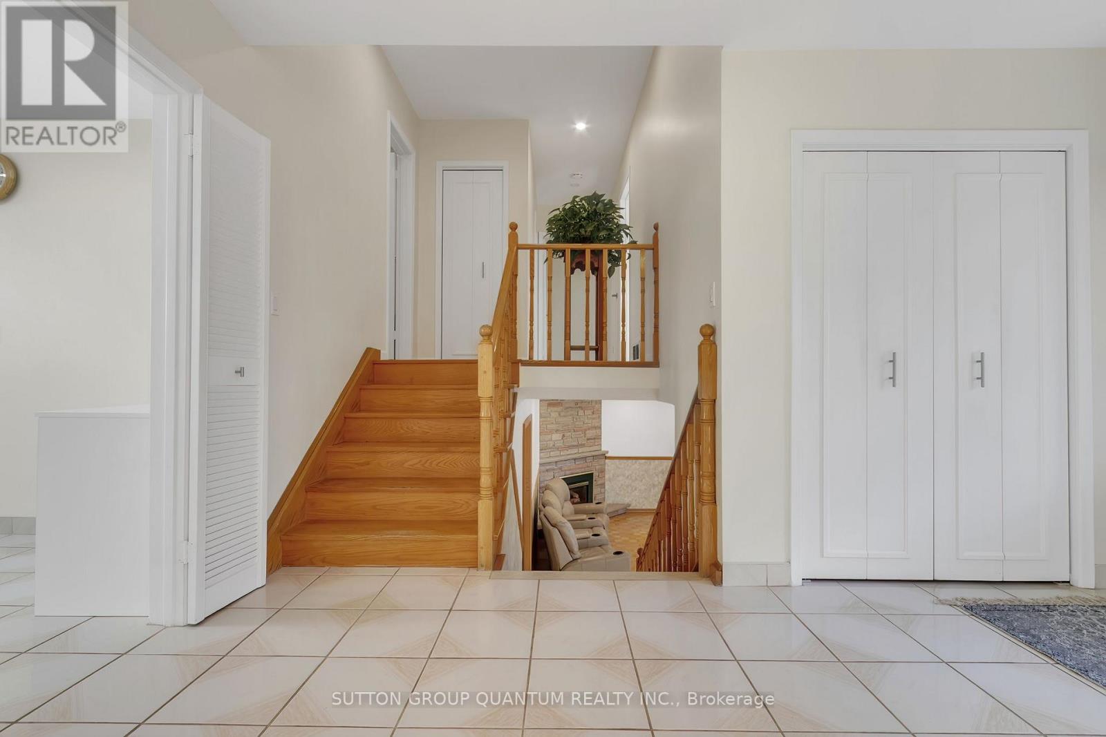 Photo 8 of 951 Streamway Crescent, Mississauga ON