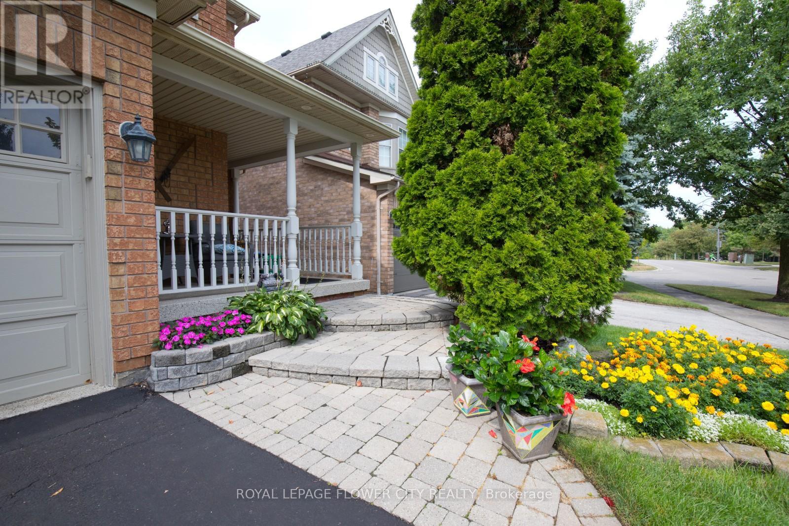 Photo 4 of 6936 Historic Trail, Mississauga ON