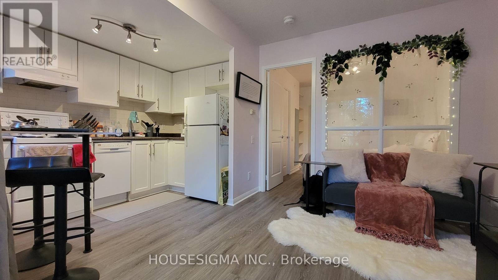 Photo 7 of Th 12 93 The Queens Way, Toronto ON