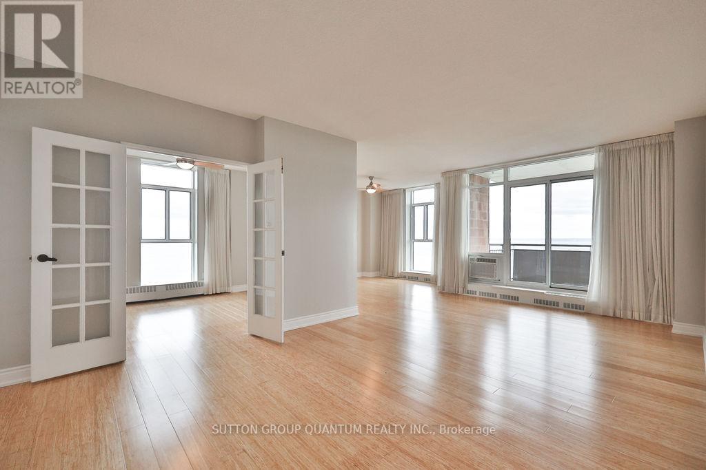 Photo 4 of 1605 5250 Lakeshore Road, Burlington ON