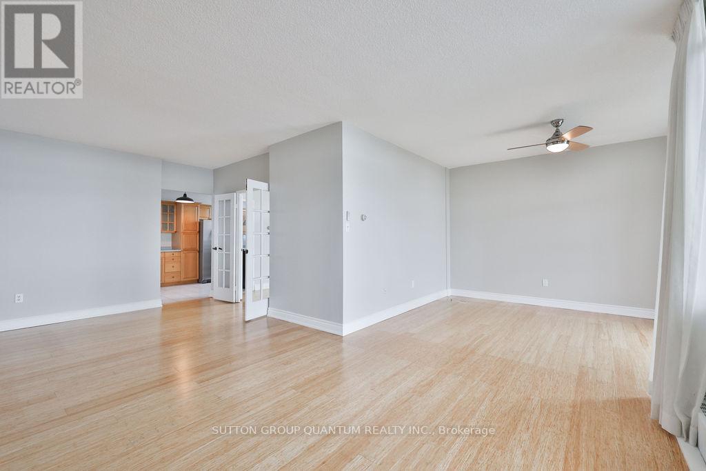 Photo 5 of 1605 5250 Lakeshore Road, Burlington ON