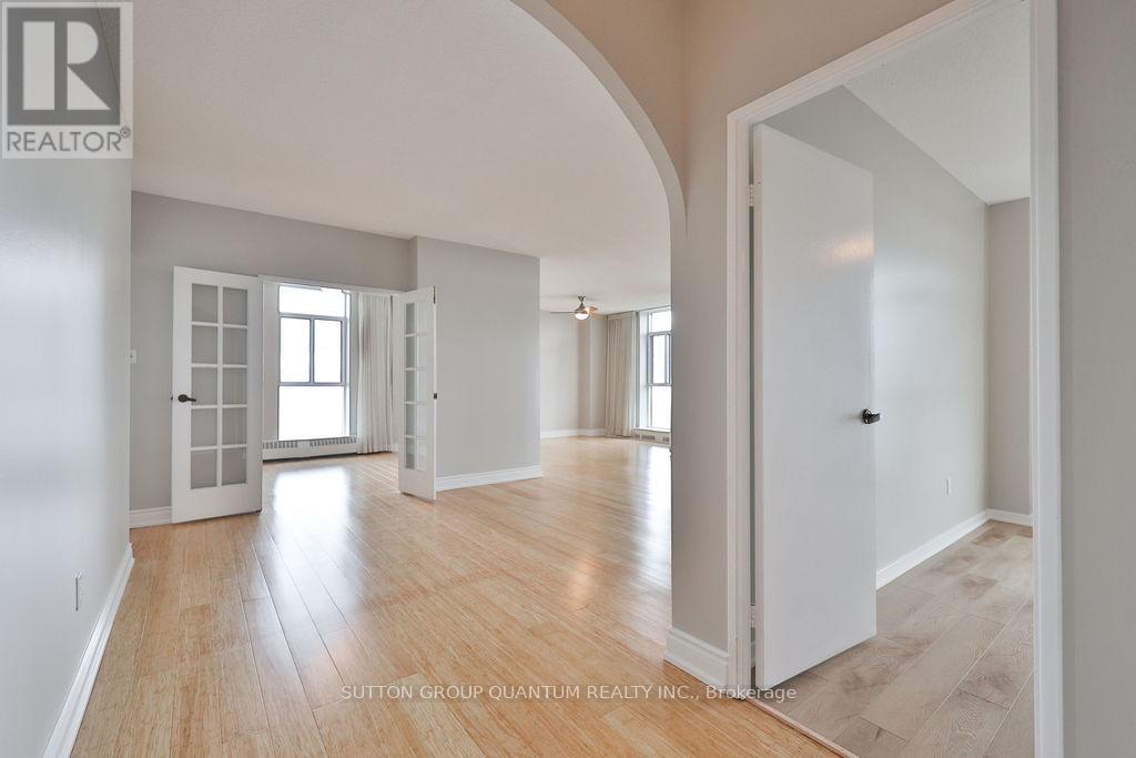 Photo 6 of 1605 5250 Lakeshore Road, Burlington ON