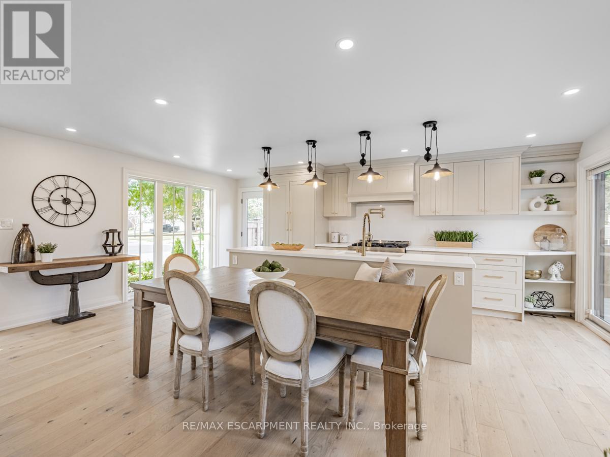 Photo 11 of 2212 Urwin Crescent, Oakville ON