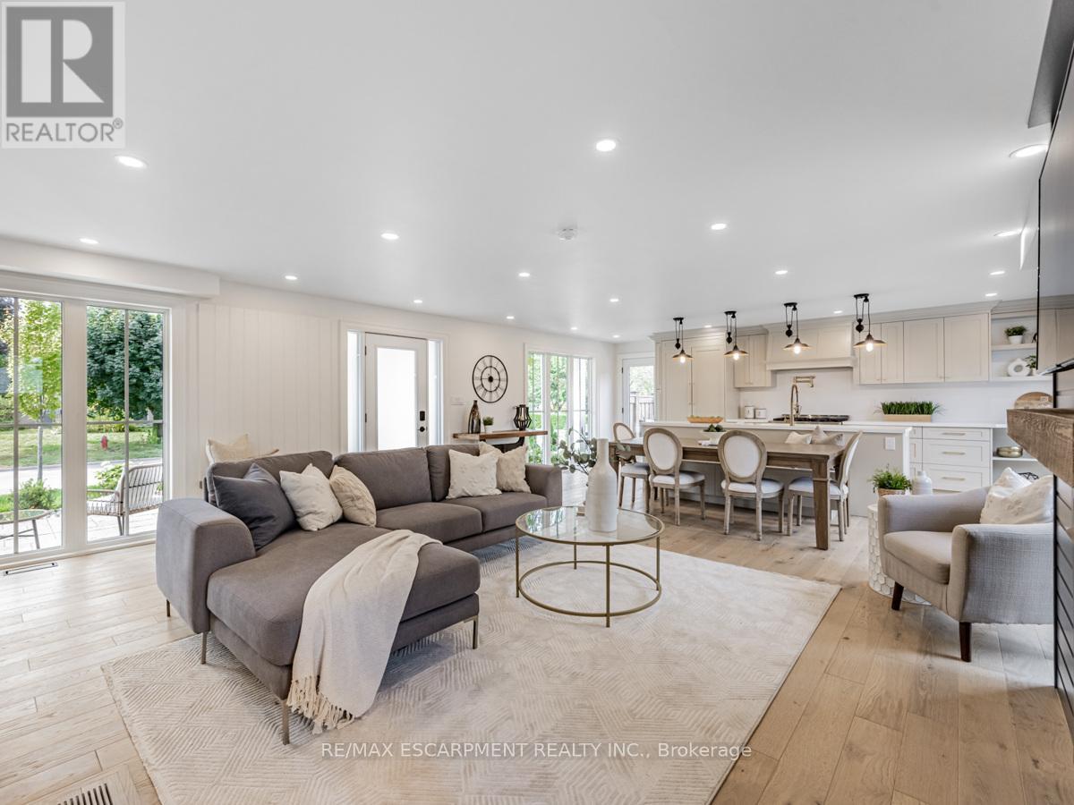 Photo 19 of 2212 Urwin Crescent, Oakville ON