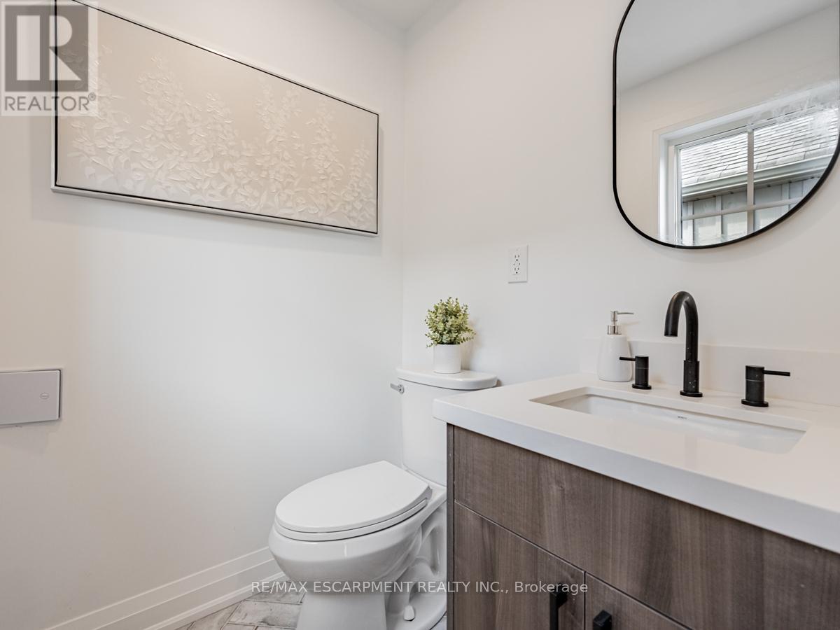 Photo 21 of 2212 Urwin Crescent, Oakville ON