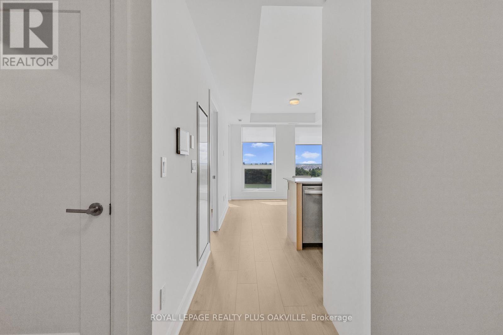 Photo 10 of 709 3240 William Coltson Avenue, Oakville ON