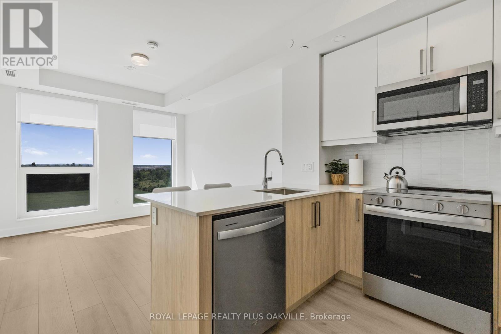 Photo 12 of 709 3240 William Coltson Avenue, Oakville ON