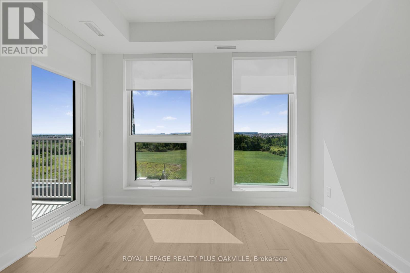 Photo 13 of 709 3240 William Coltson Avenue, Oakville ON