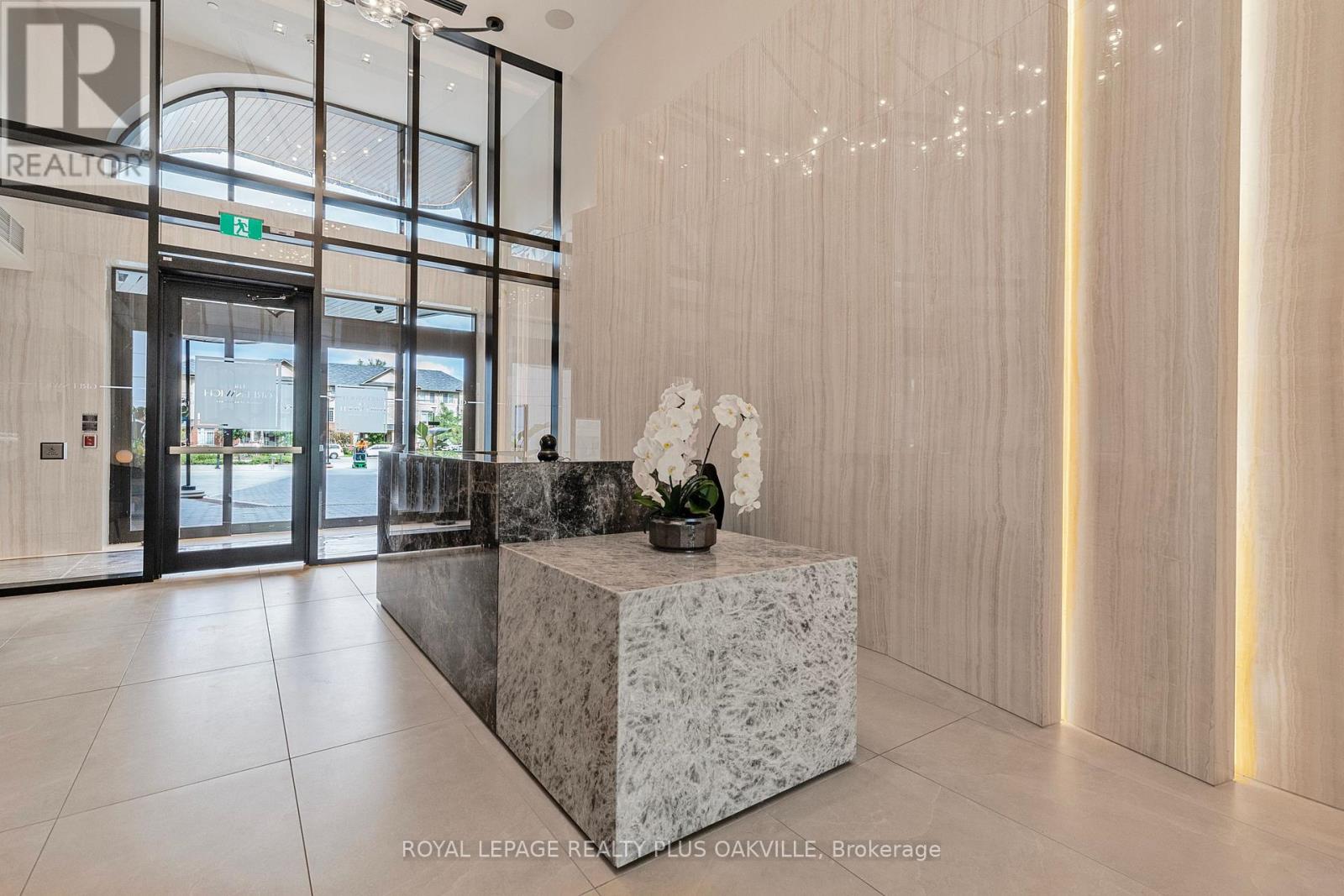 Photo 2 of 709 3240 William Coltson Avenue, Oakville ON