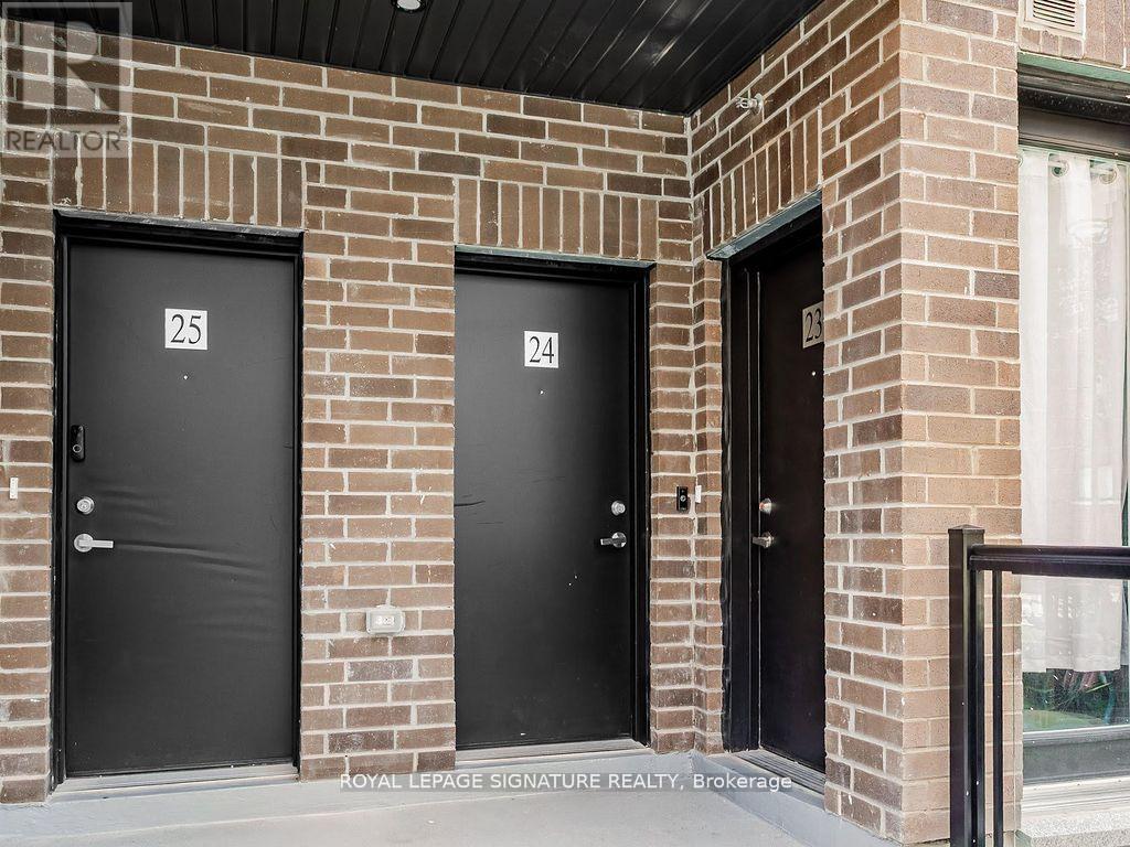 Photo 4 of 24 3550 Colonial Drive, Mississauga ON