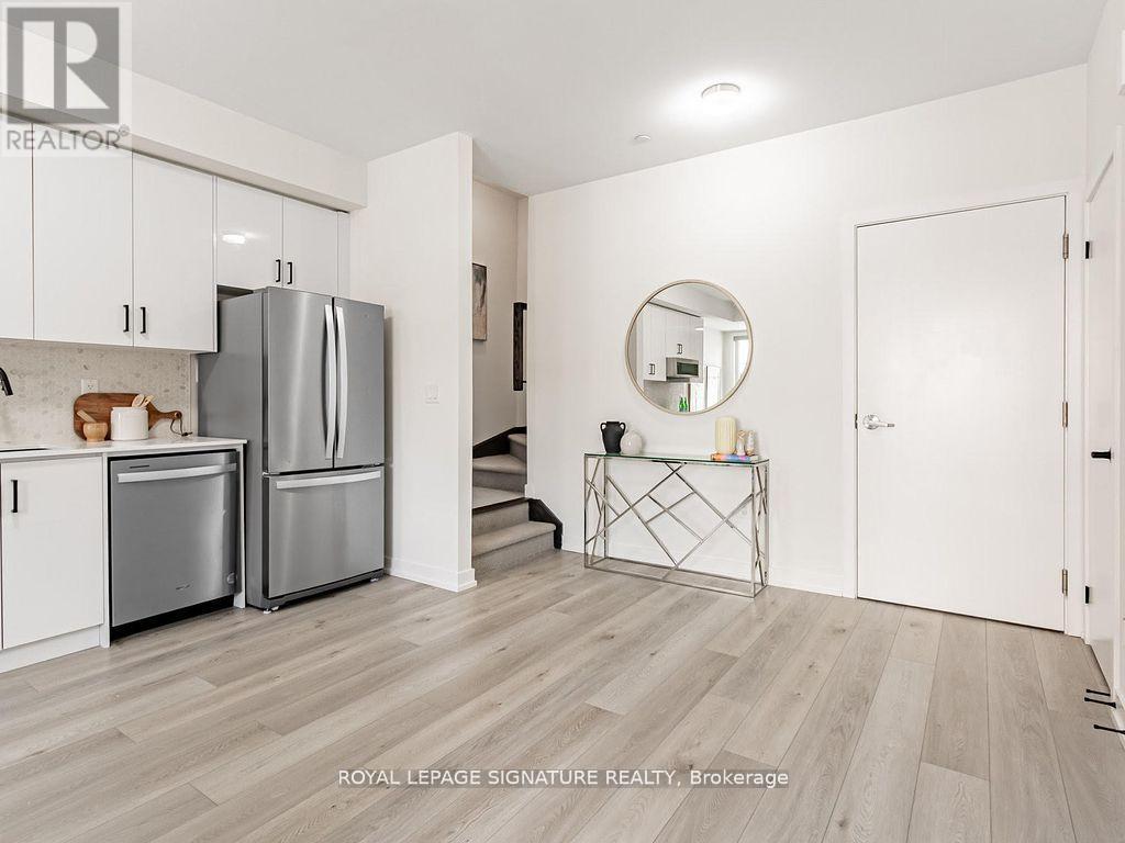 Photo 6 of 24 3550 Colonial Drive, Mississauga ON